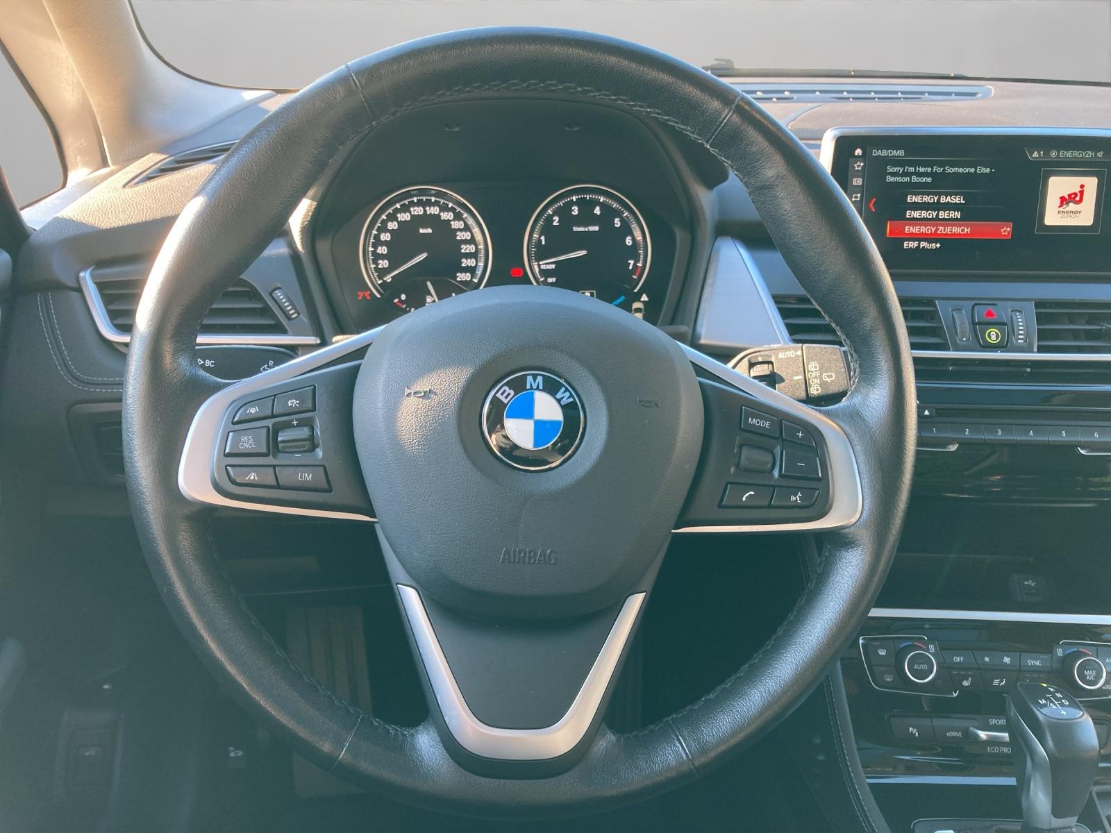 BMW 225xe Active Tourer-image-12