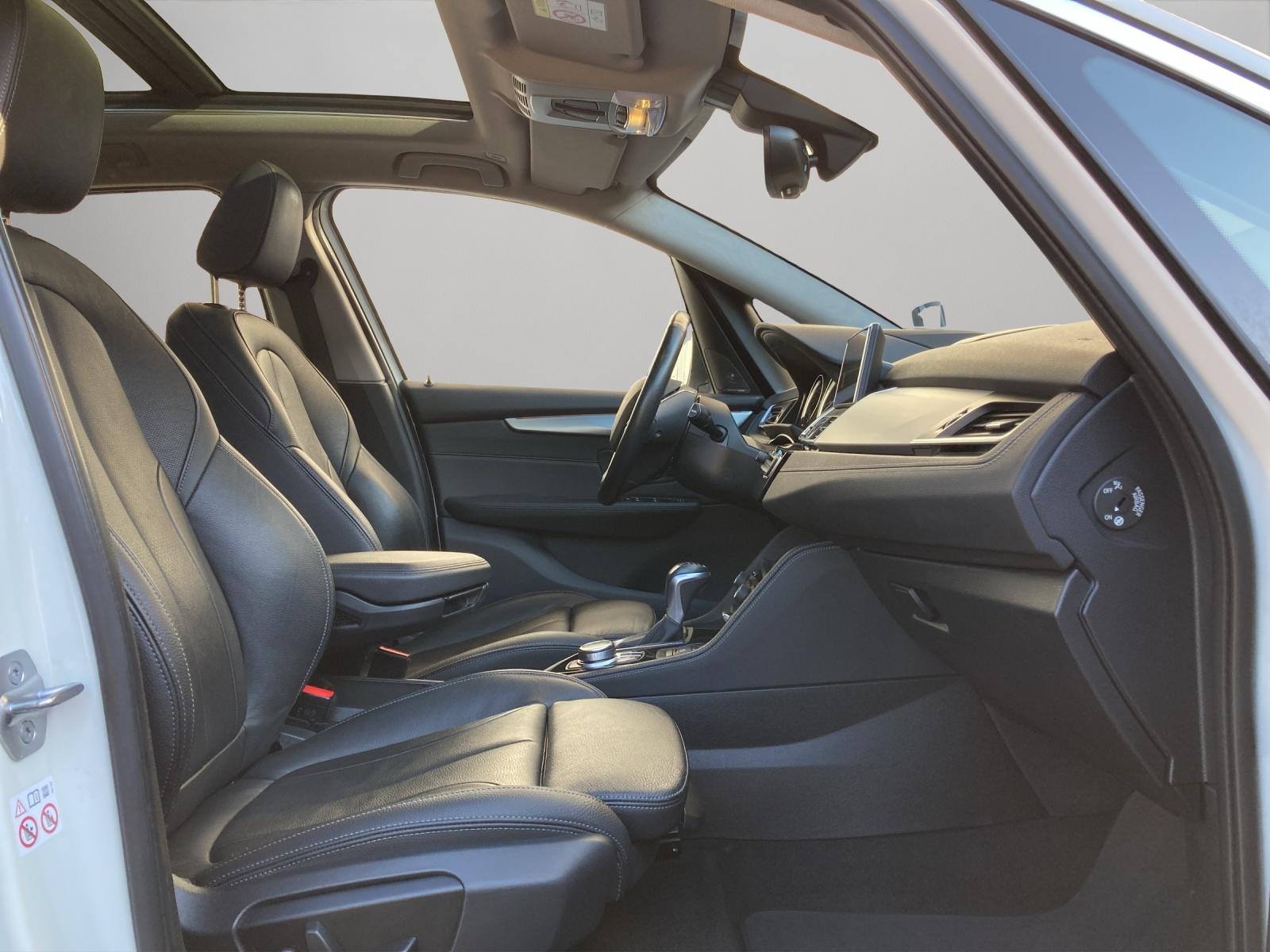 BMW 225xe Active Tourer-image-11