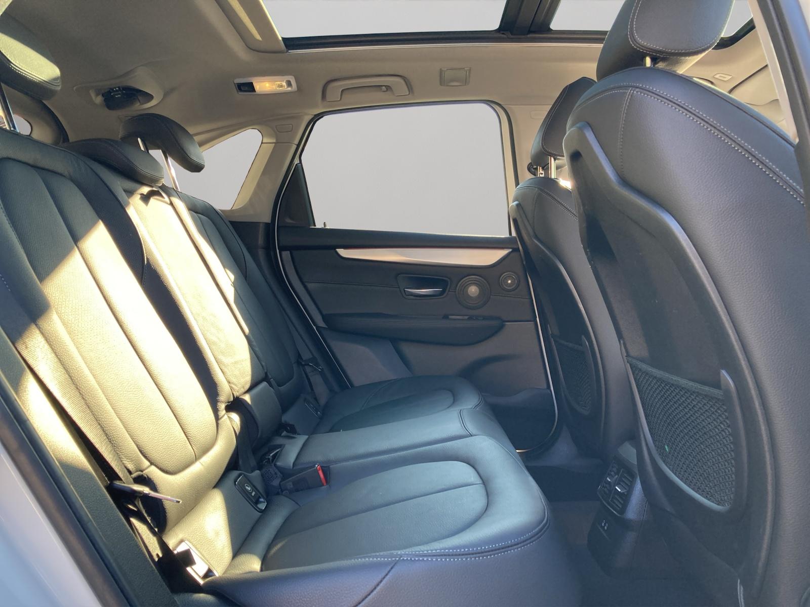 BMW 225xe Active Tourer-image-10