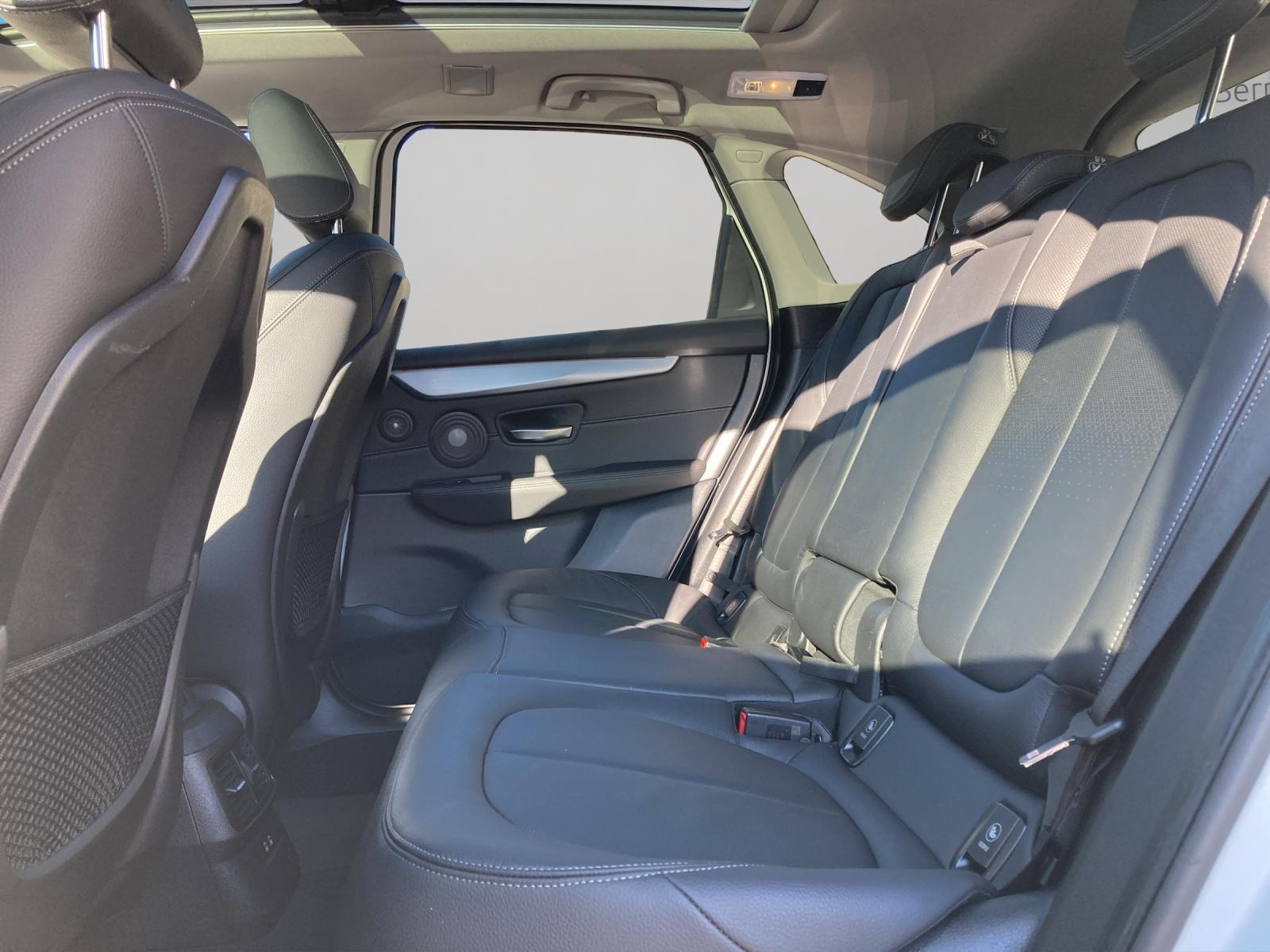 BMW 225xe Active Tourer-image-9