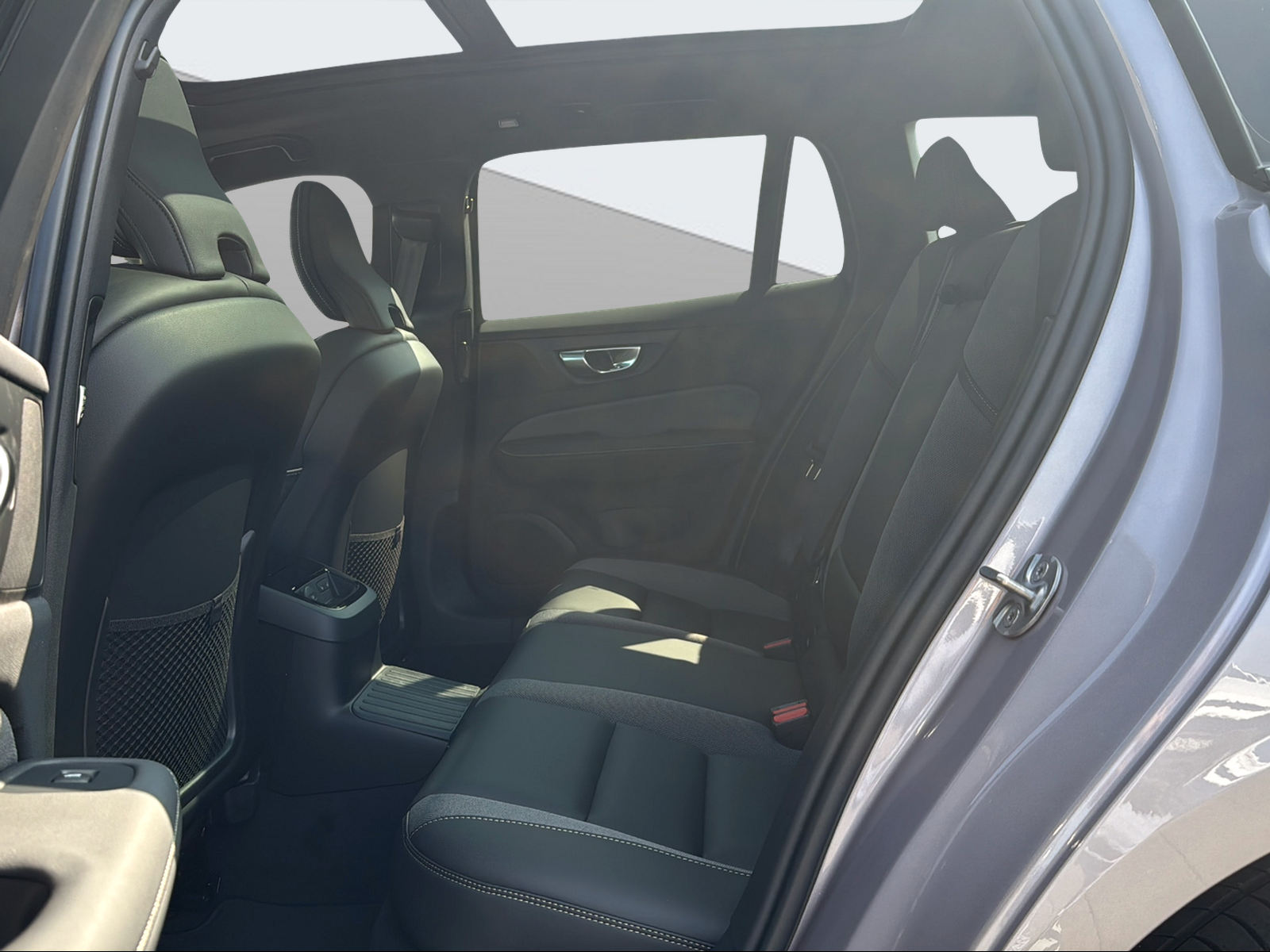 VOLVO V60 2.0 T6 TE Ultra Dark eAWD-image-13