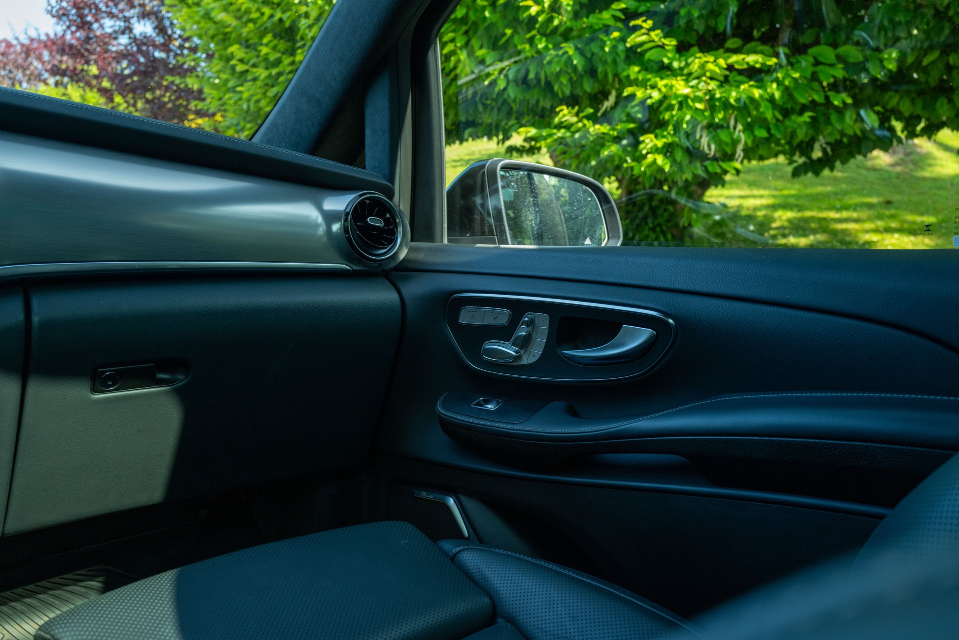 MERCEDES-BENZ V 300 d lang Exclusive 4Matic 9G-Tronic-image-13