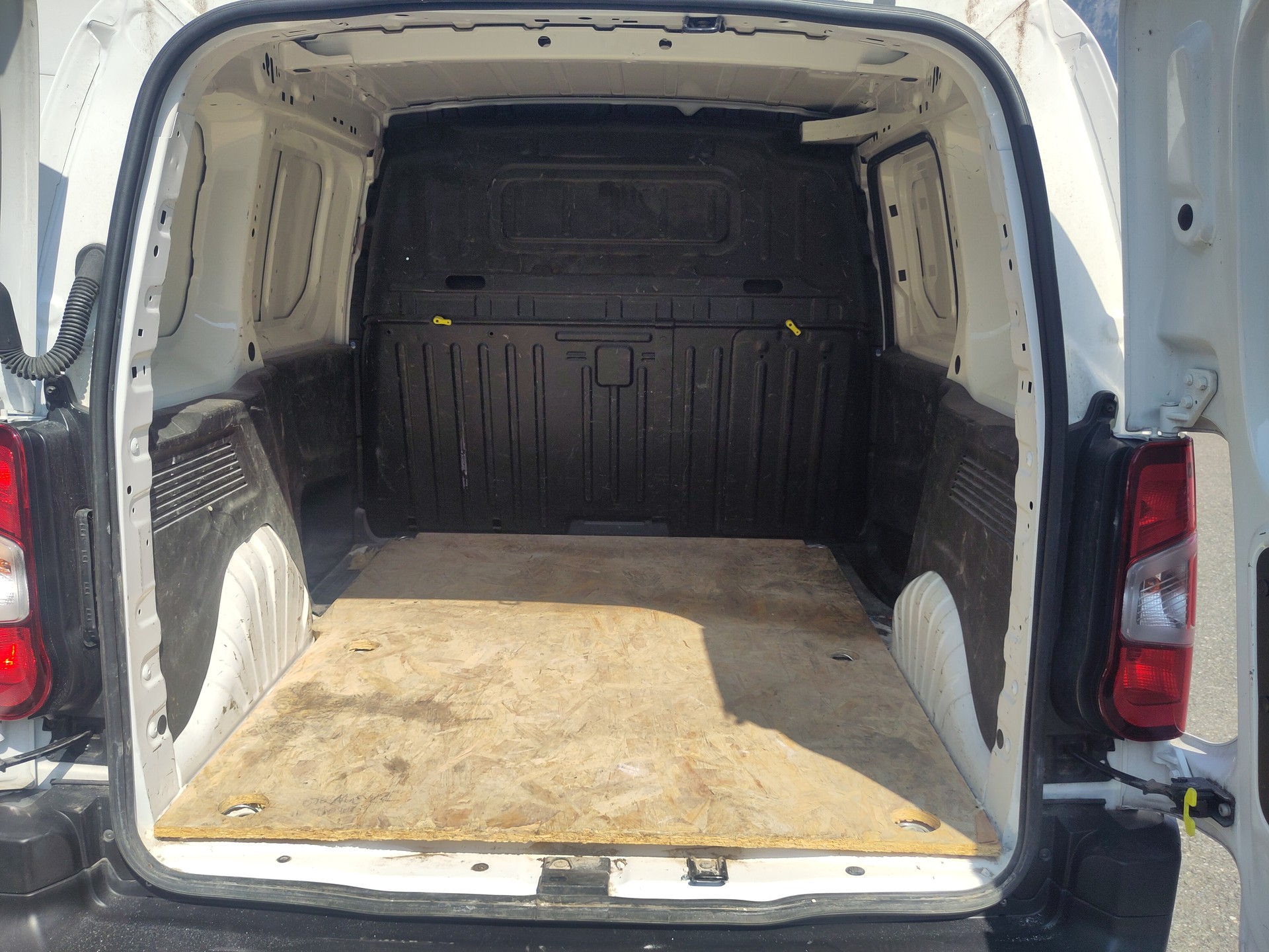 PEUGEOT Partner 1.5 Blue HDi s/s Premium 650kg-image-9