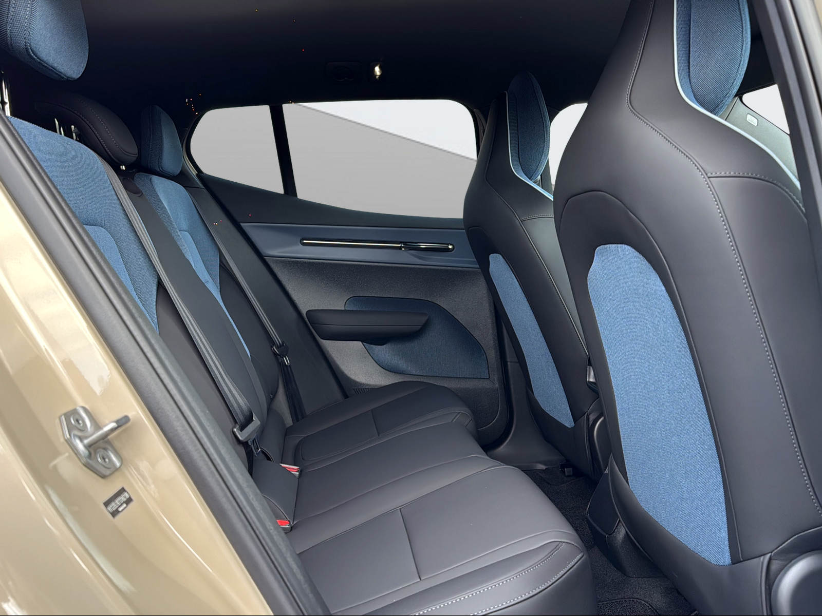 VOLVO EX 30 E60 Plus-image-10
