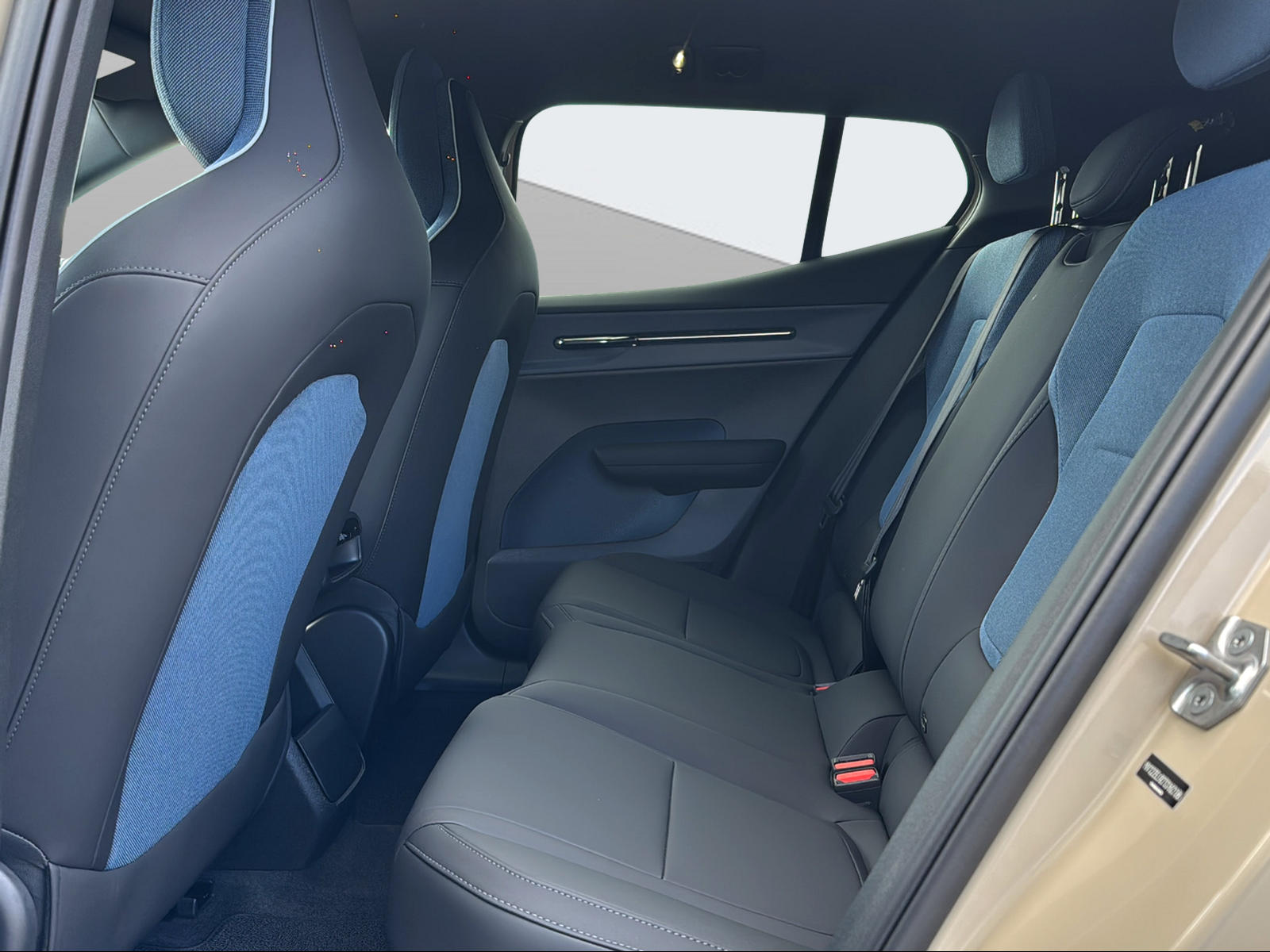VOLVO EX 30 E60 Plus-image-13