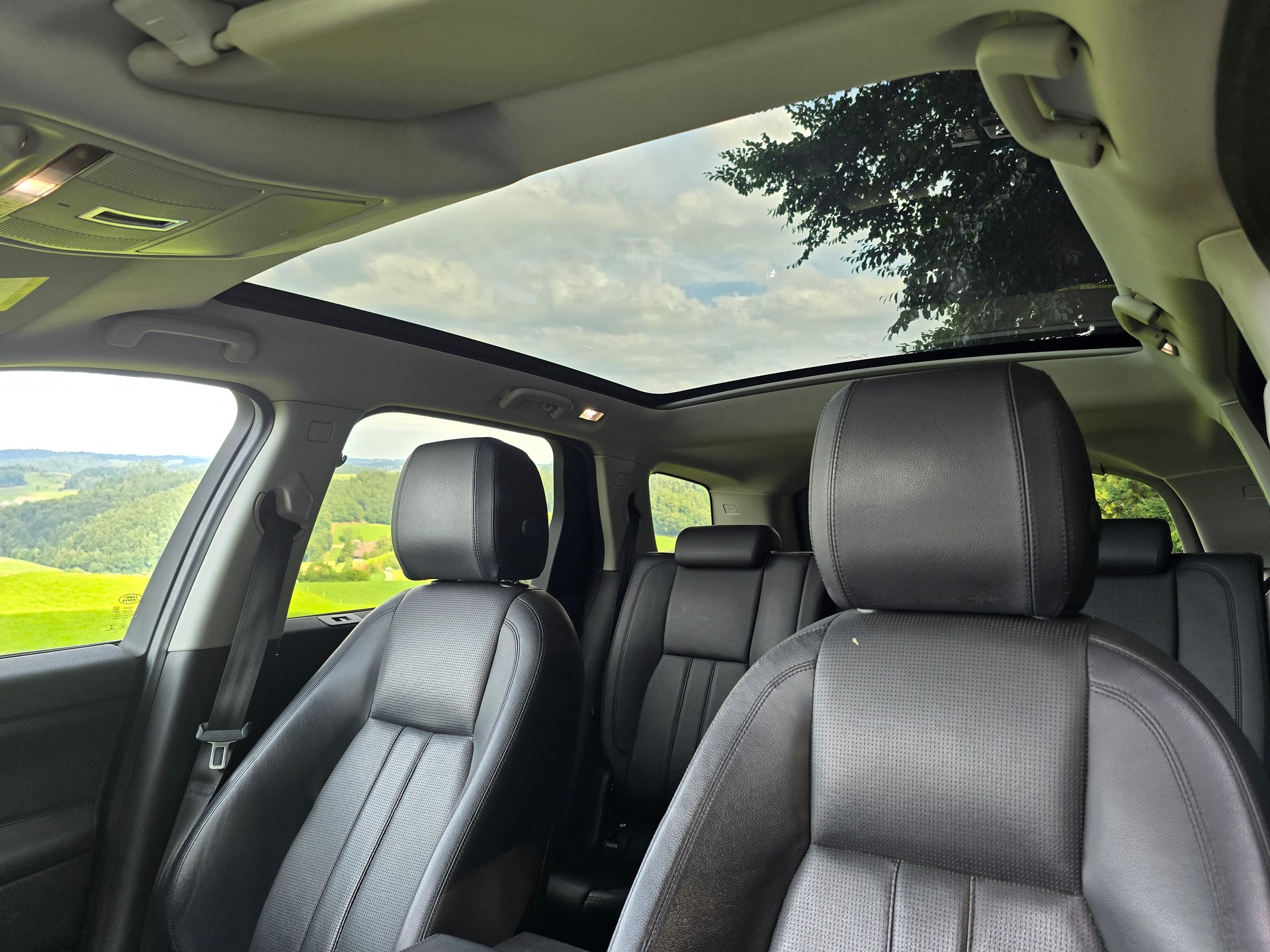 LAND ROVER Discovery Sport 2.0 TD4 SE AT9-image-3