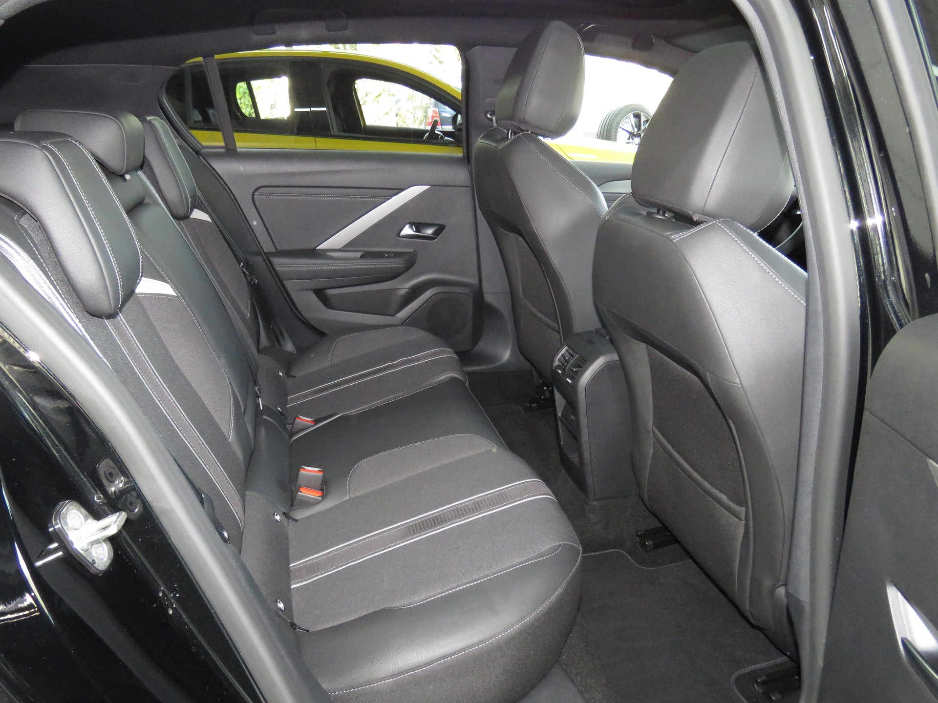 OPEL Astra 1.6 PHEV Turbo Swiss Plus Automat-image-13