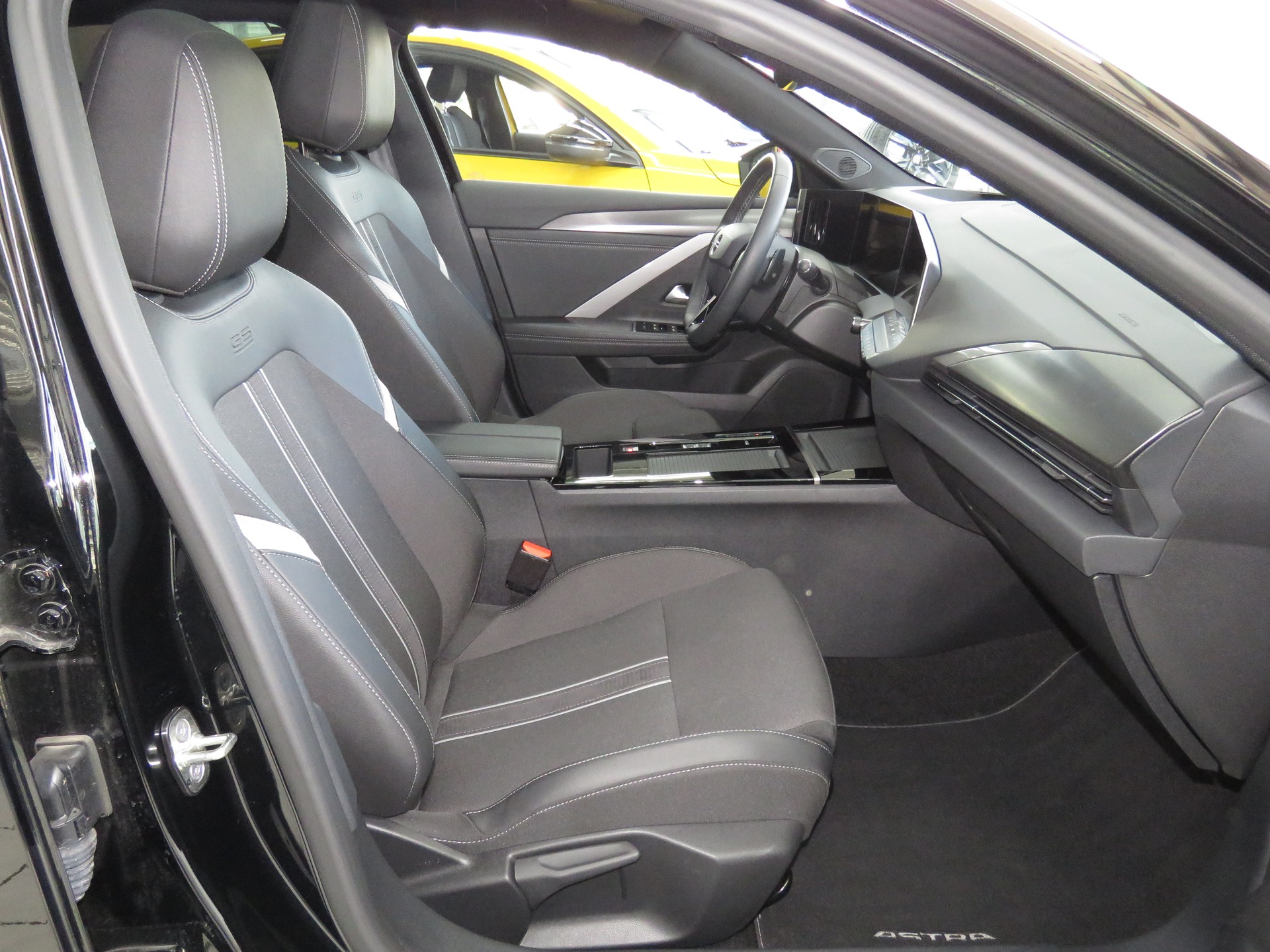 OPEL Astra 1.6 PHEV Turbo Swiss Plus Automat-image-12