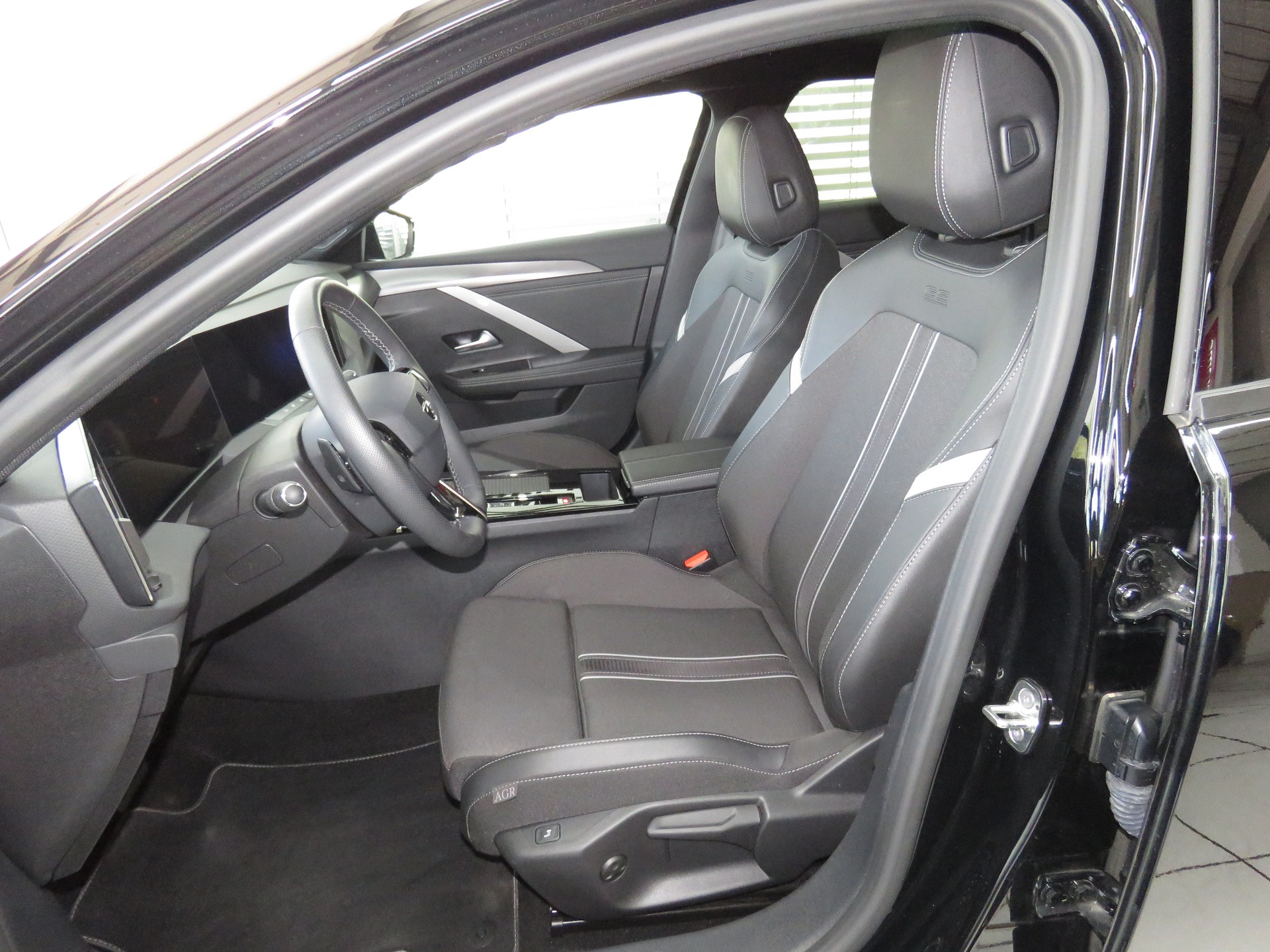 OPEL Astra 1.6 PHEV Turbo Swiss Plus Automat-image-7