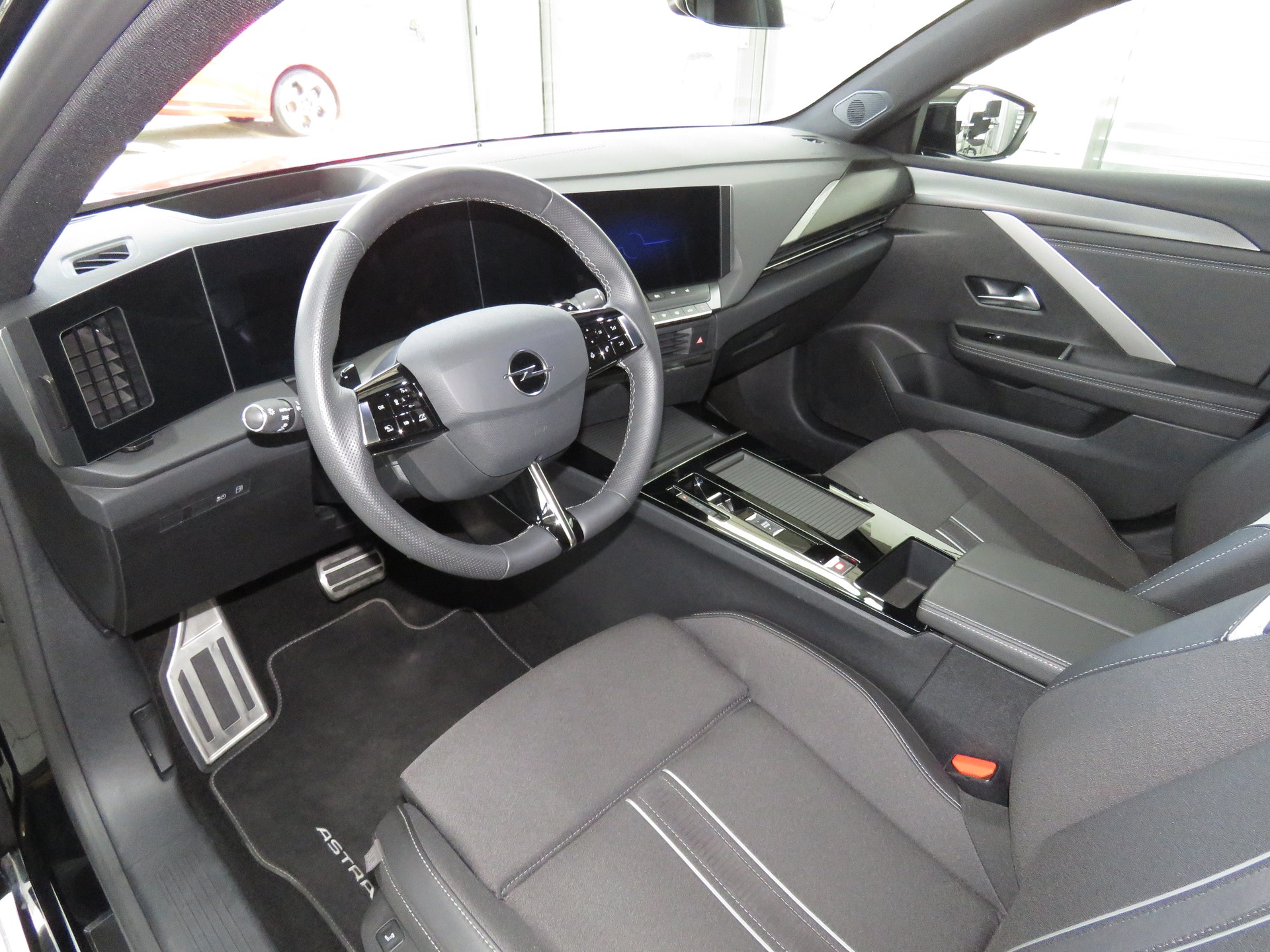 OPEL Astra 1.6 PHEV Turbo Swiss Plus Automat-image-6