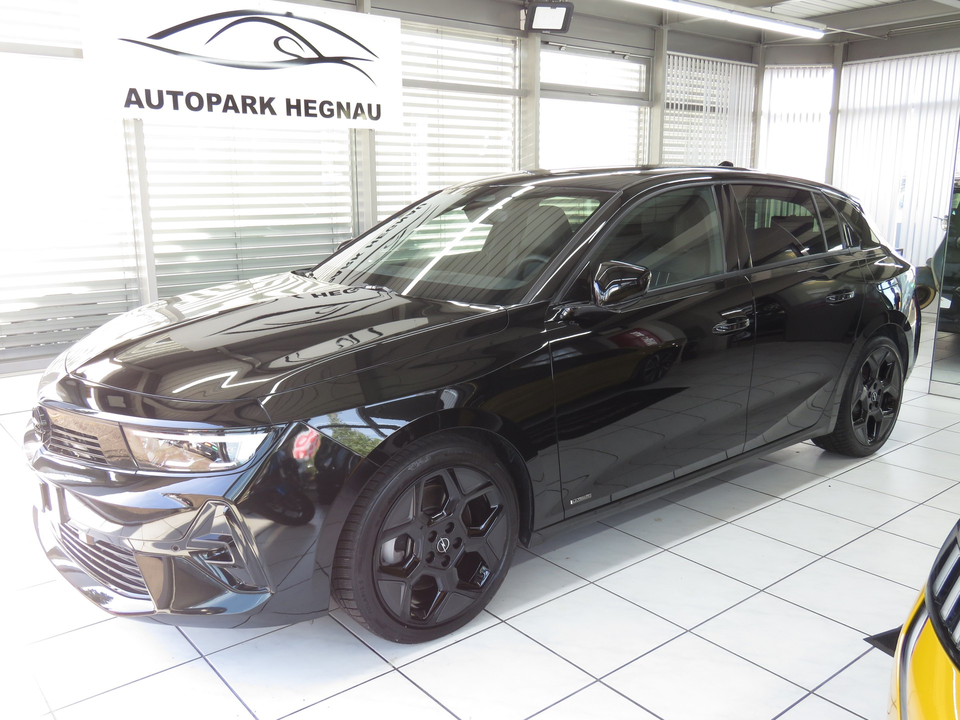 OPEL Astra 1.6 PHEV Turbo Swiss Plus Automat-image-0