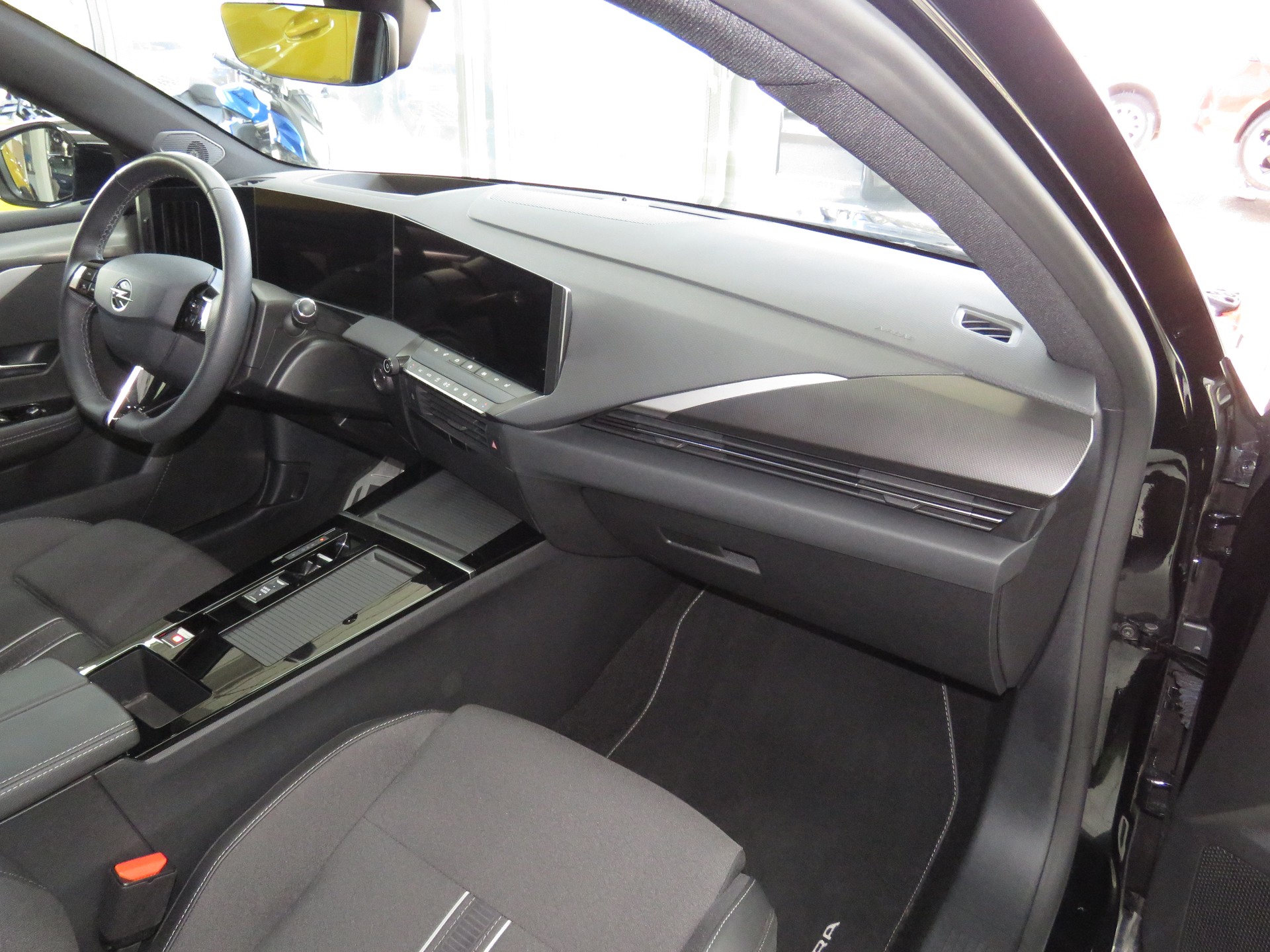 OPEL Astra 1.6 PHEV Turbo Swiss Plus Automat-image-11