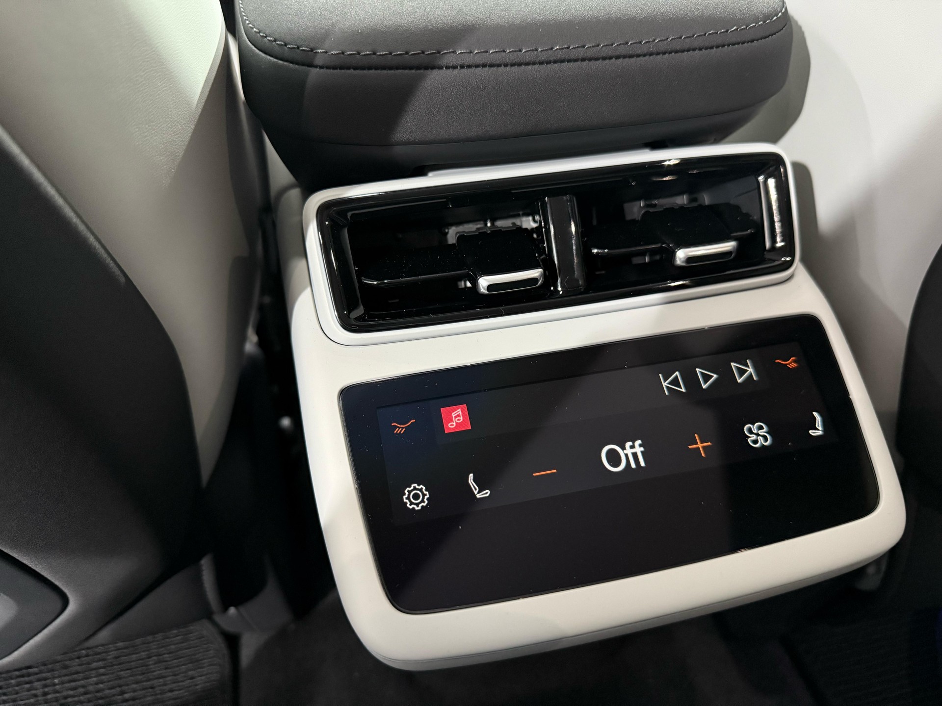 POLESTAR 4 Long Range Dual Motor Perfor-image-14