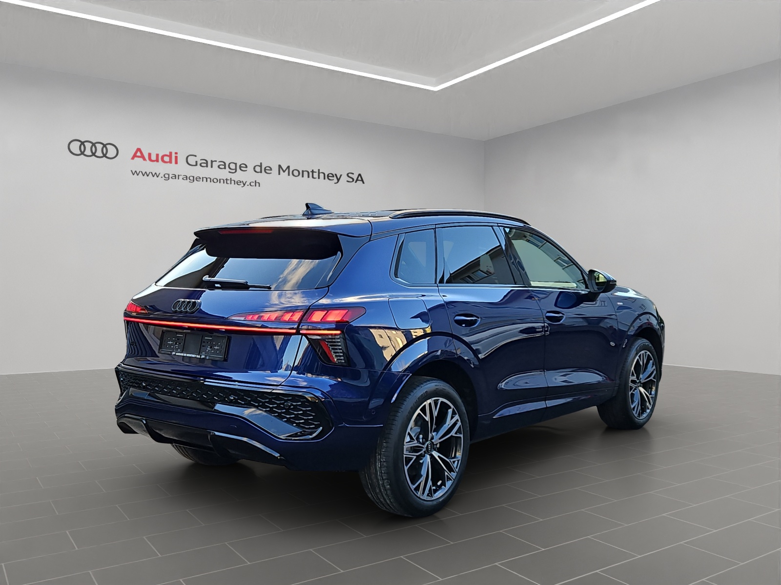 AUDI Q3 SUV 110 kW TFSI S tronic-image-3