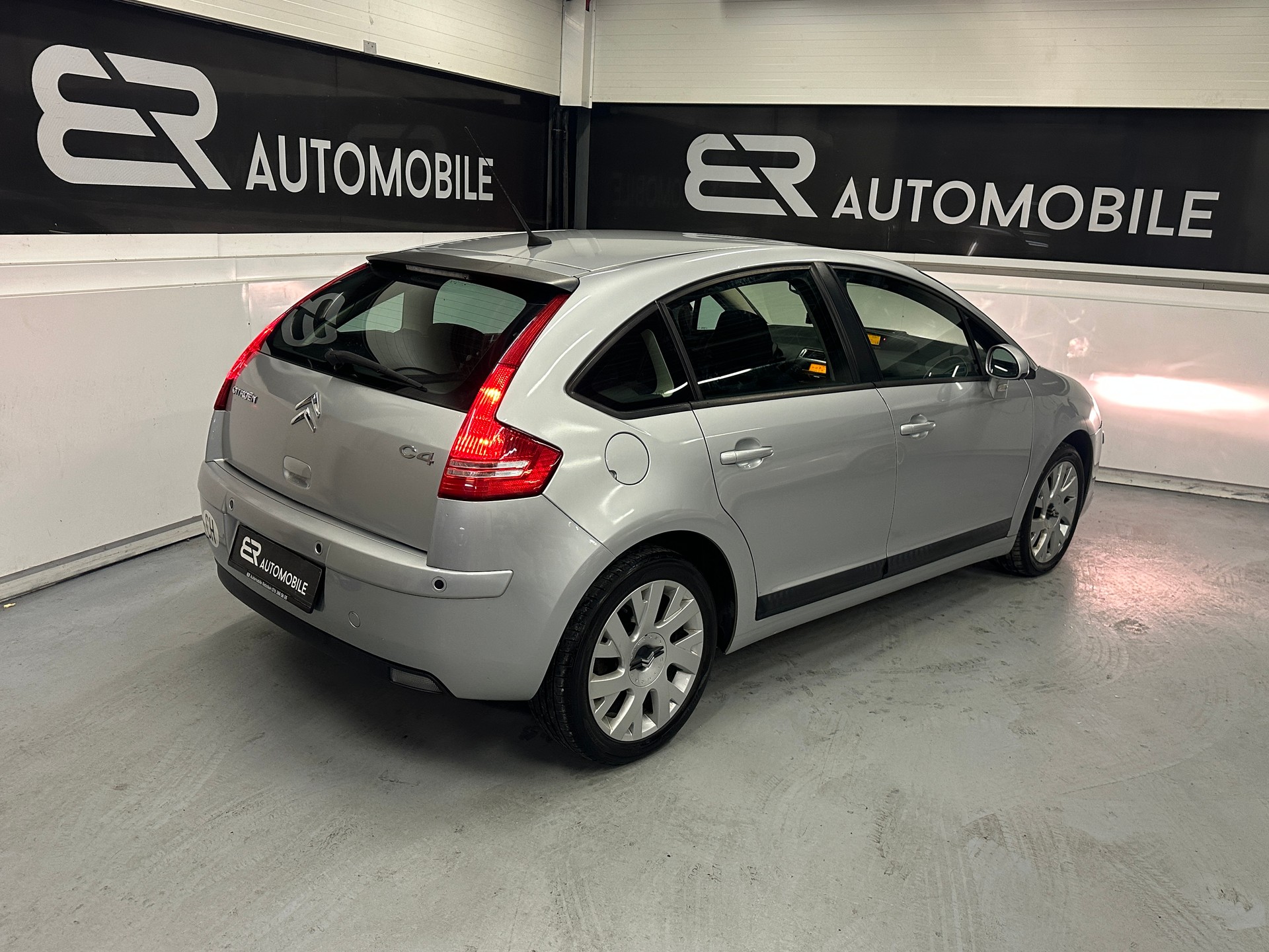 CITROEN C4 Berline 1.6i 16V VTR-image-5