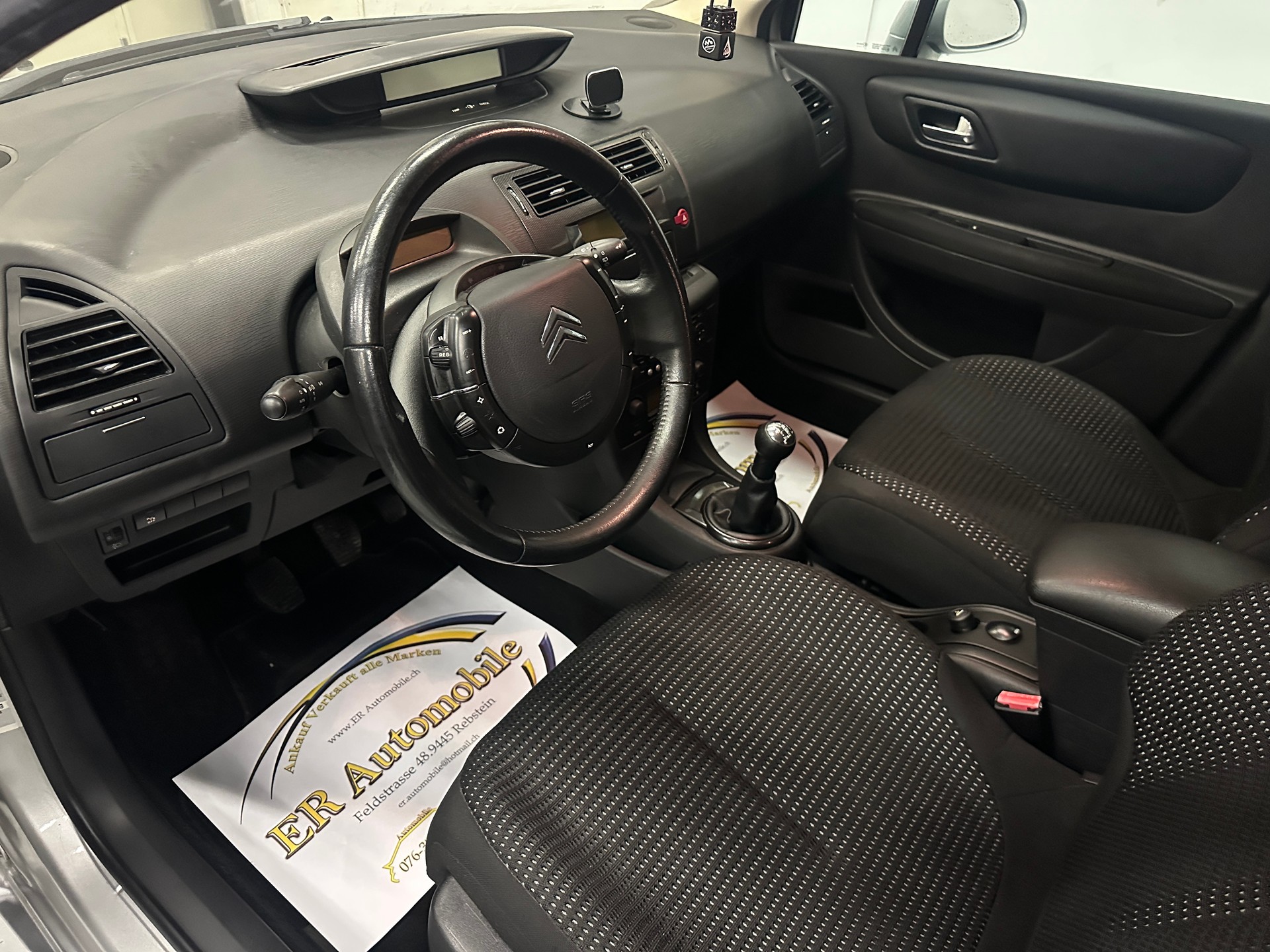 CITROEN C4 Berline 1.6i 16V VTR-image-8
