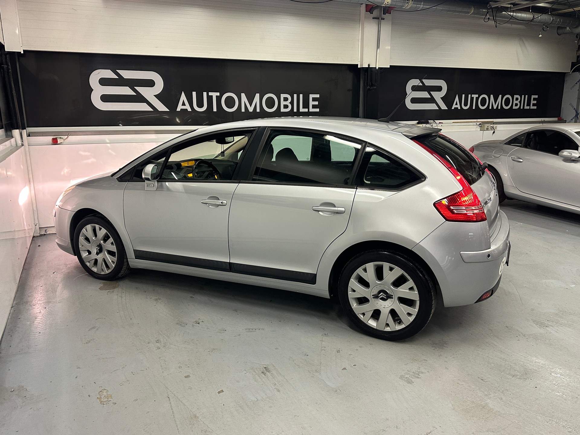 CITROEN C4 Berline 1.6i 16V VTR-image-4