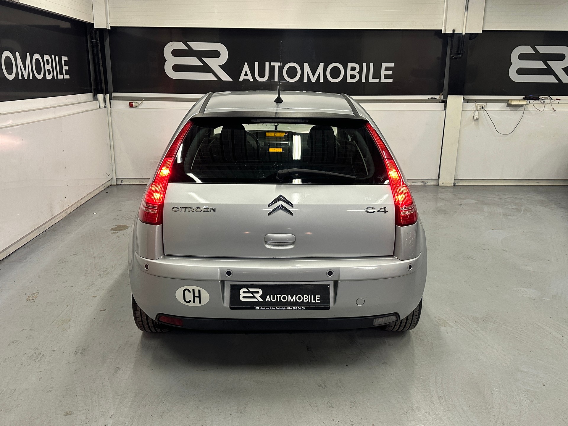 CITROEN C4 Berline 1.6i 16V VTR-image-6