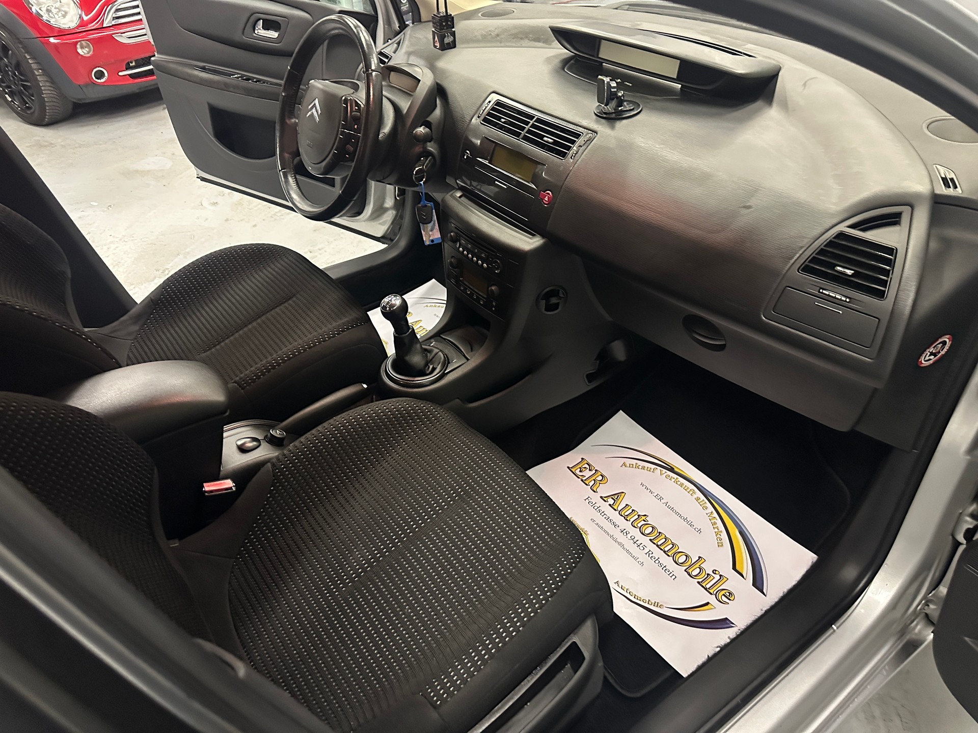 CITROEN C4 Berline 1.6i 16V VTR-image-7