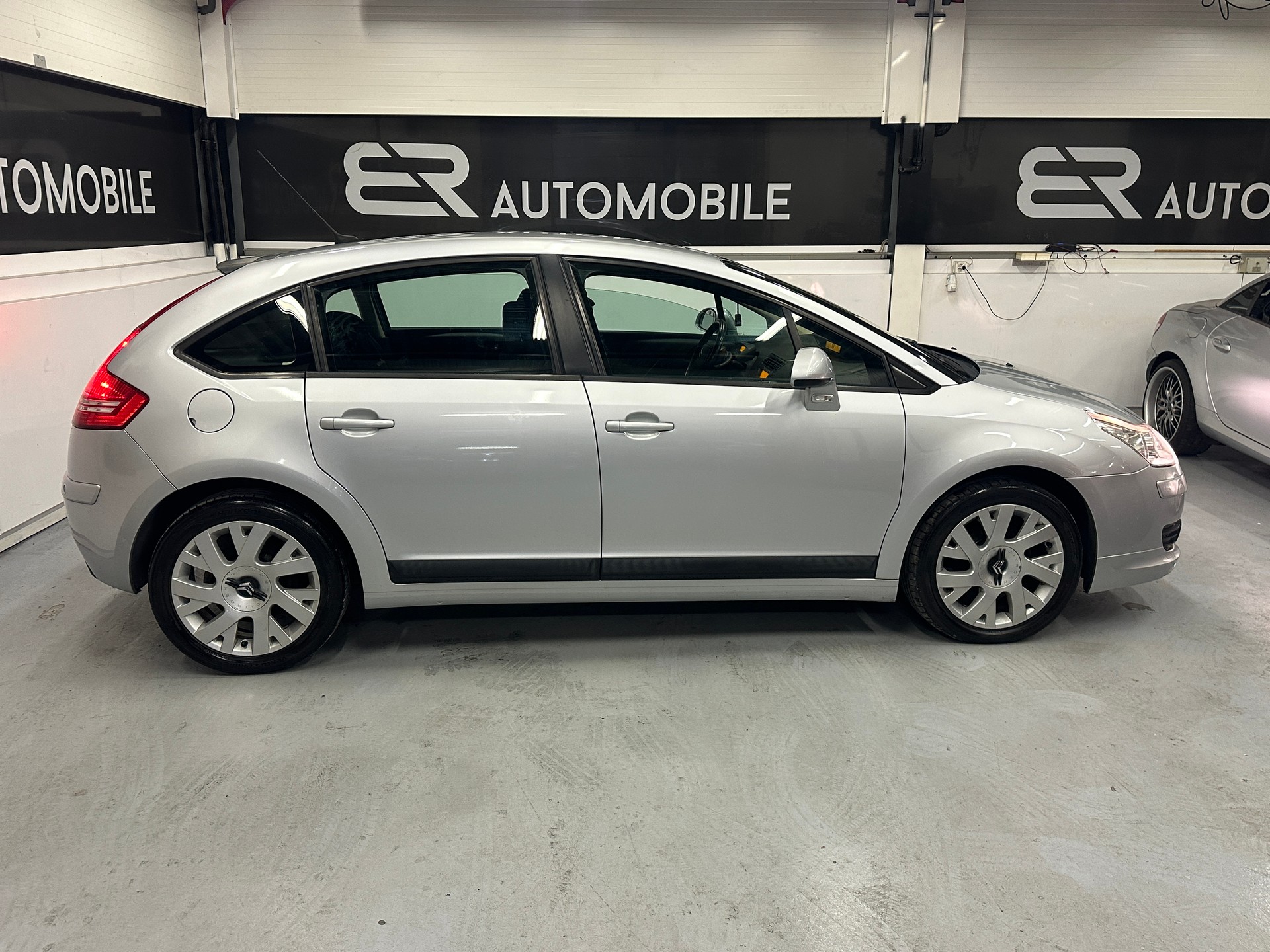 CITROEN C4 Berline 1.6i 16V VTR-image-3