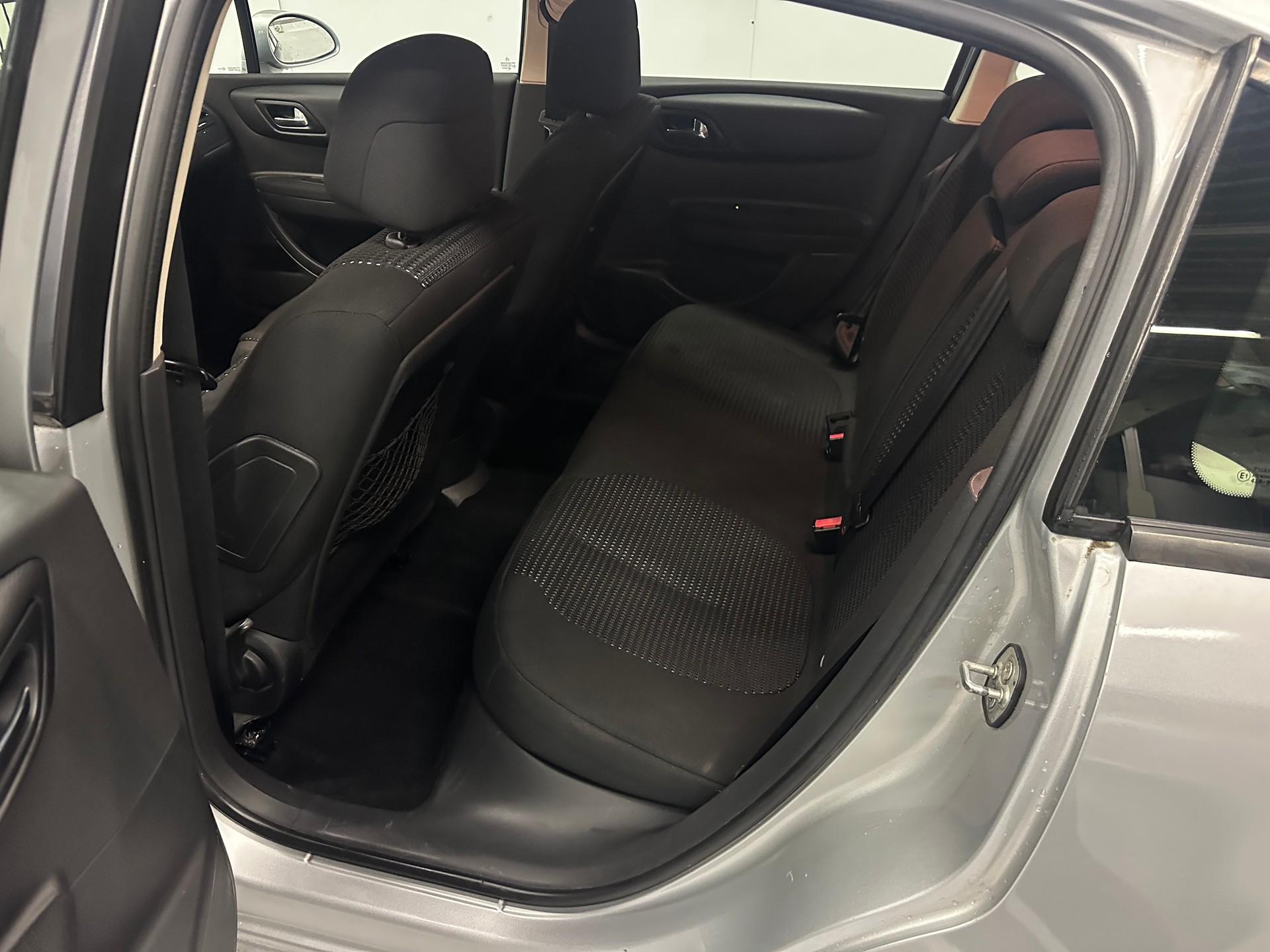 CITROEN C4 Berline 1.6i 16V VTR-image-9