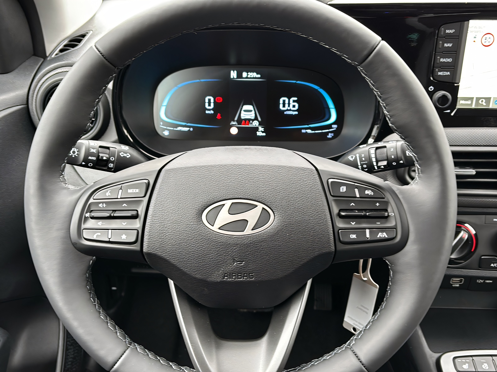 HYUNDAI i10 1.2 Amplia-image-13