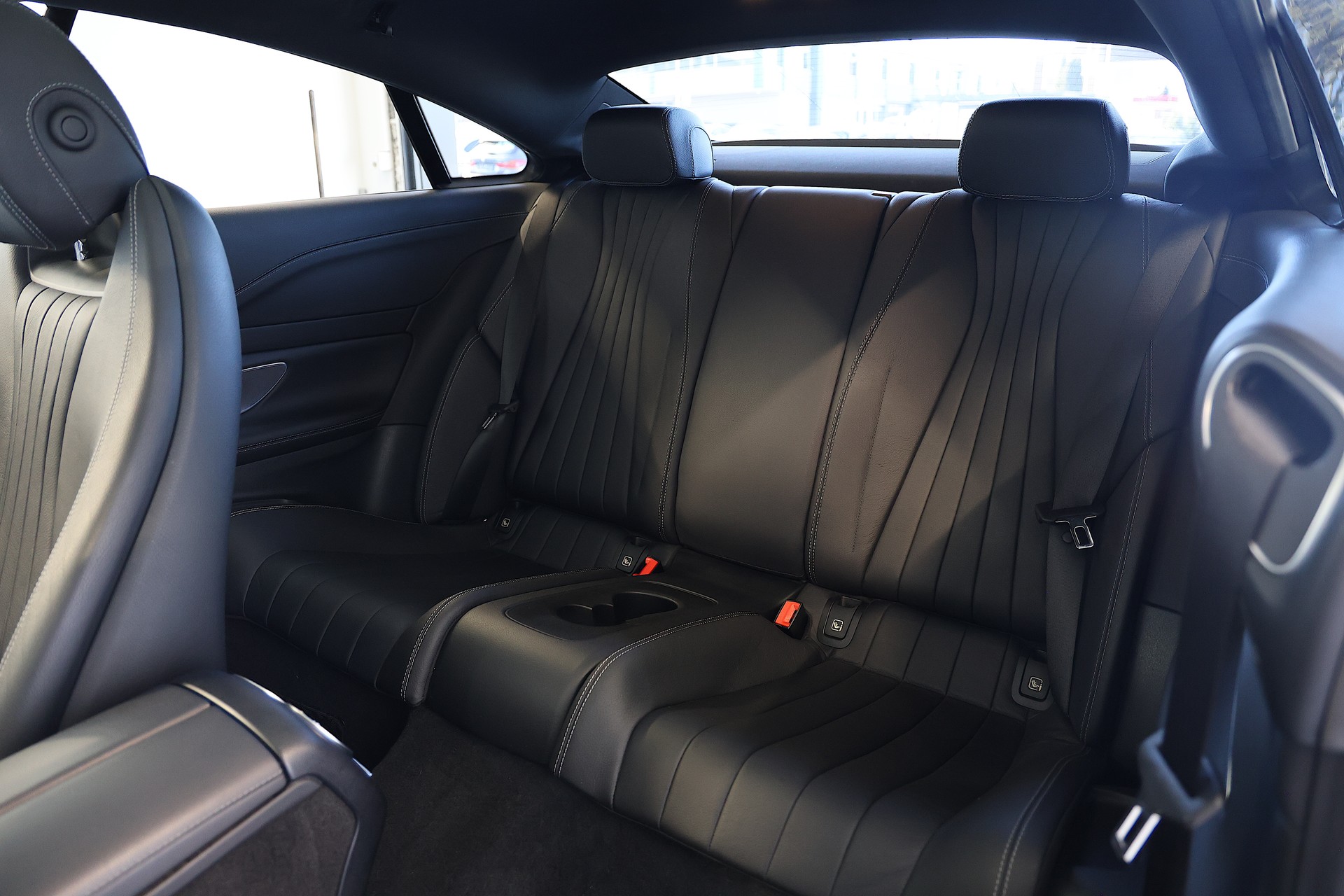 MERCEDES-BENZ E 200 Coupé AMG Line 9G-Tronic-image-15