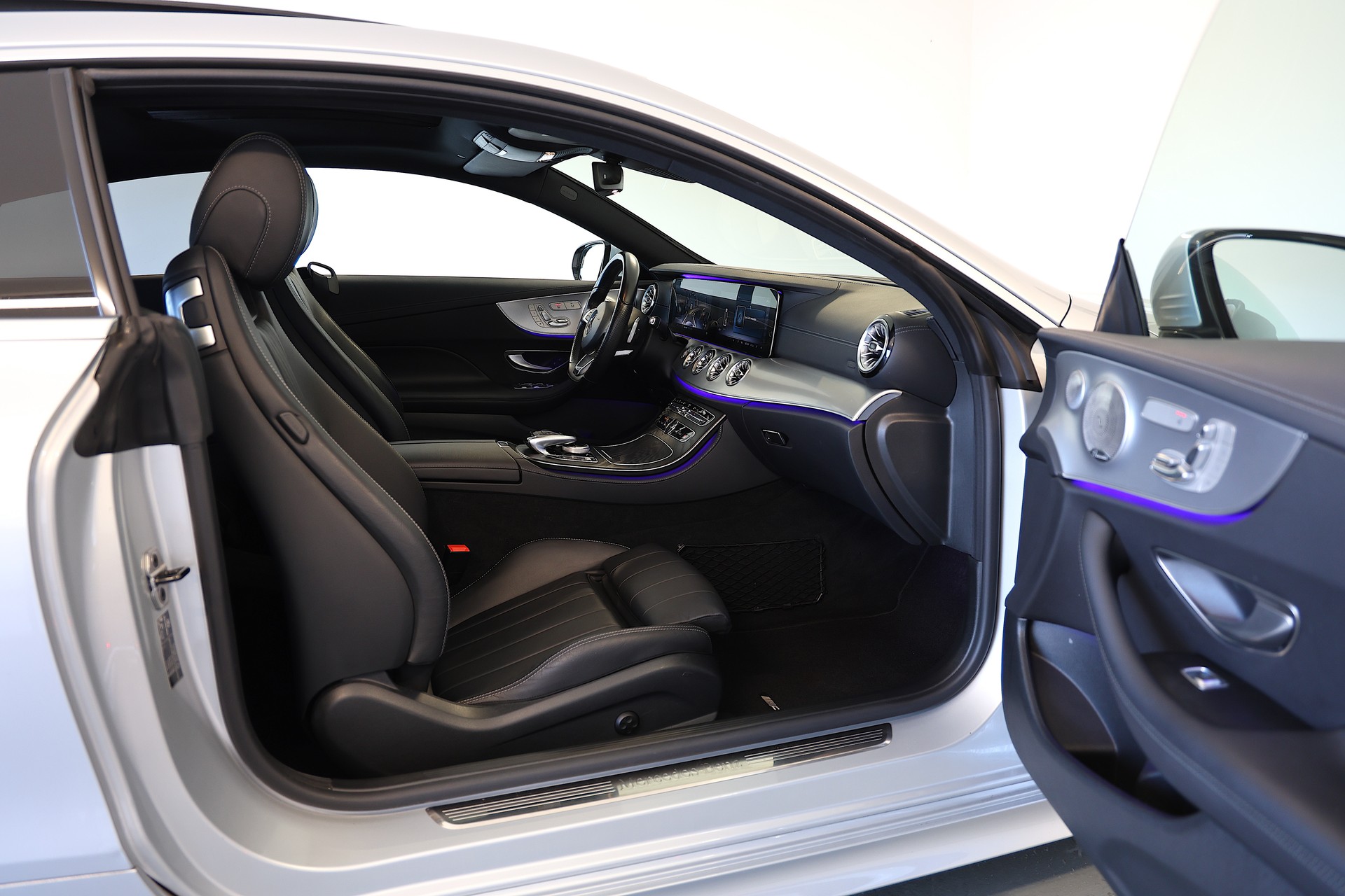 MERCEDES-BENZ E 200 Coupé AMG Line 9G-Tronic-image-13