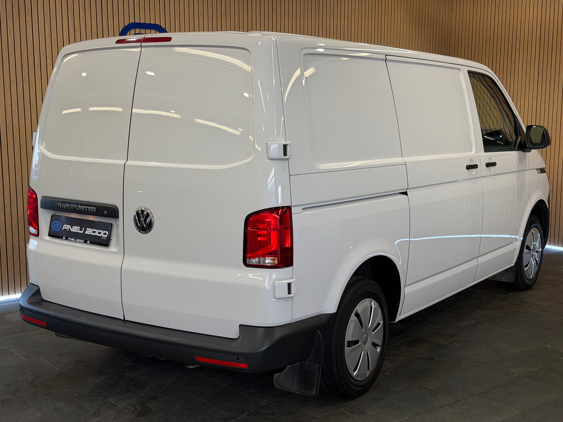 VW T6.1 2.0 TDI Transporter 3 Plätze-showroom-element-2
