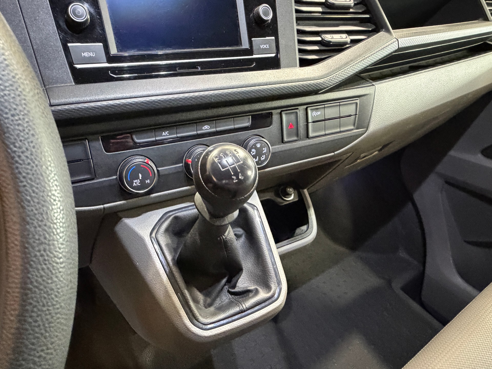 VW T6.1 2.0 TDI Transporter 3 Plätze-image-8
