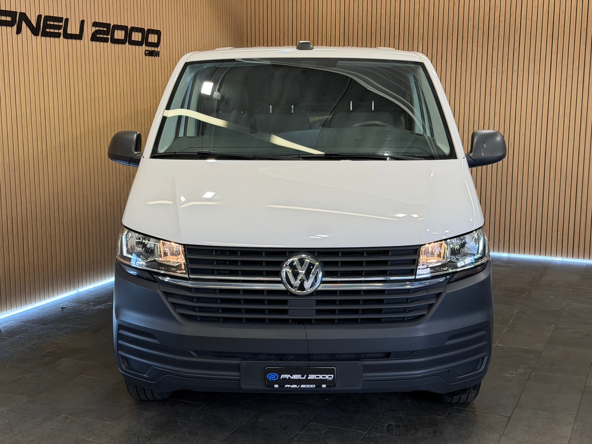 VW T6.1 2.0 TDI Transporter 3 Plätze-showroom-element-1
