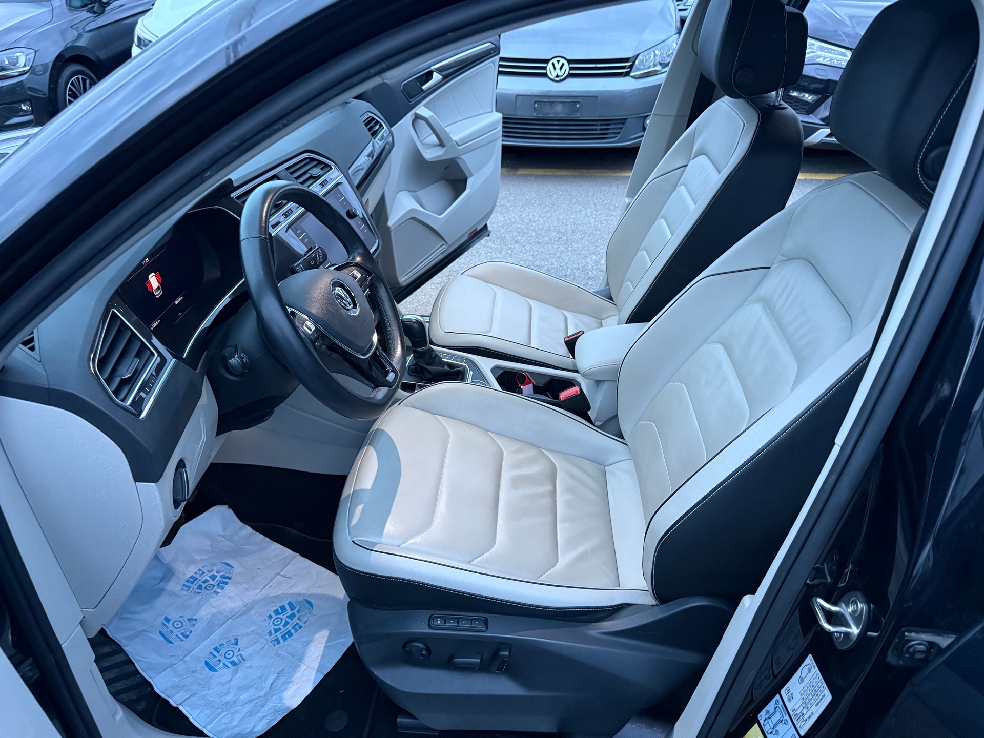 VW Tiguan 1.4TSI ACT R-line Sound 4Motion DSG-image-8