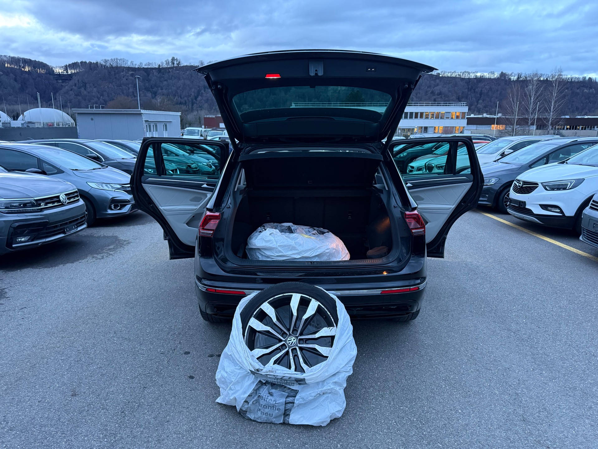 VW Tiguan 1.4TSI ACT R-line Sound 4Motion DSG-image-15