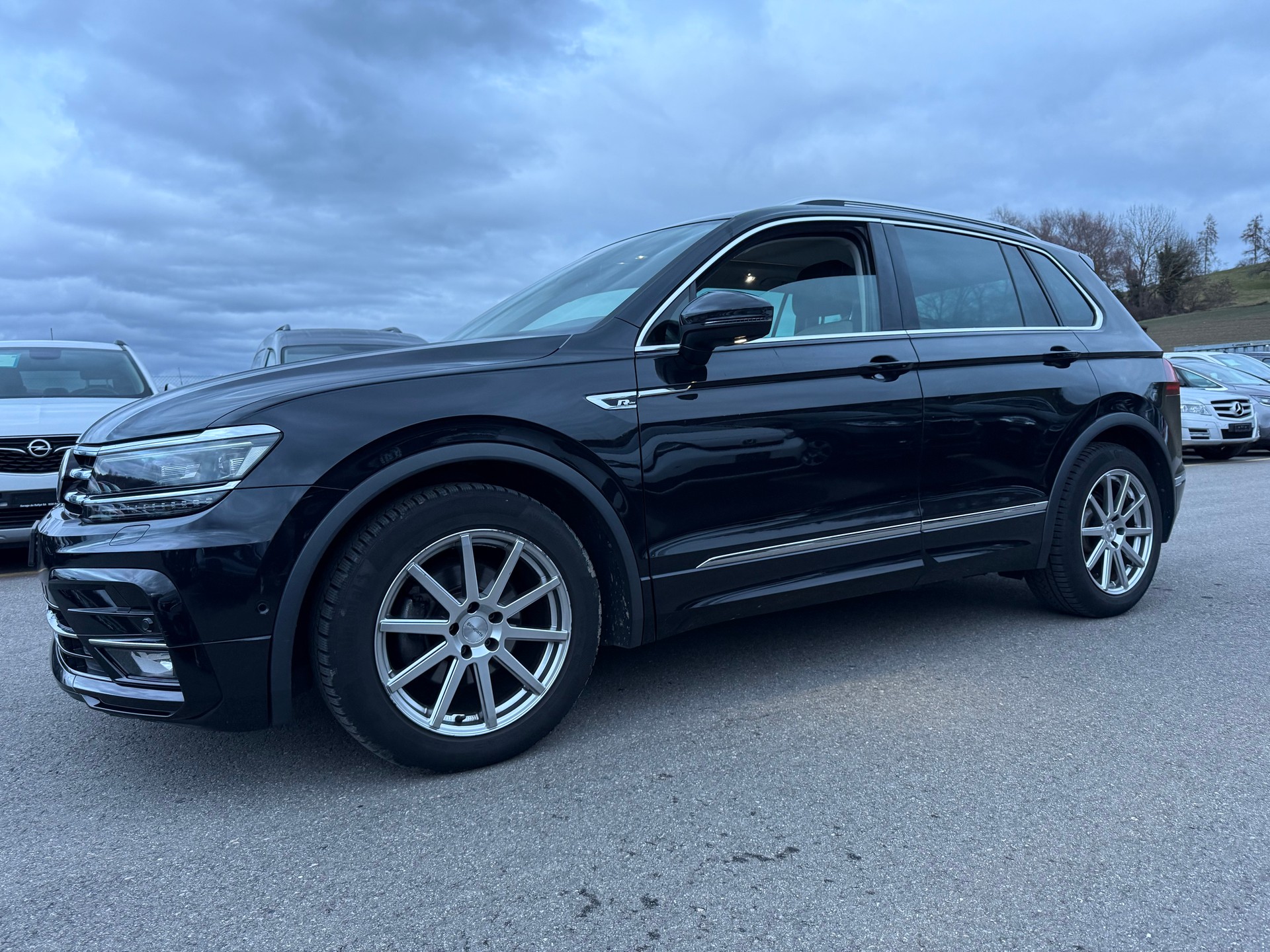 VW Tiguan 1.4TSI ACT R-line Sound 4Motion DSG-image-4