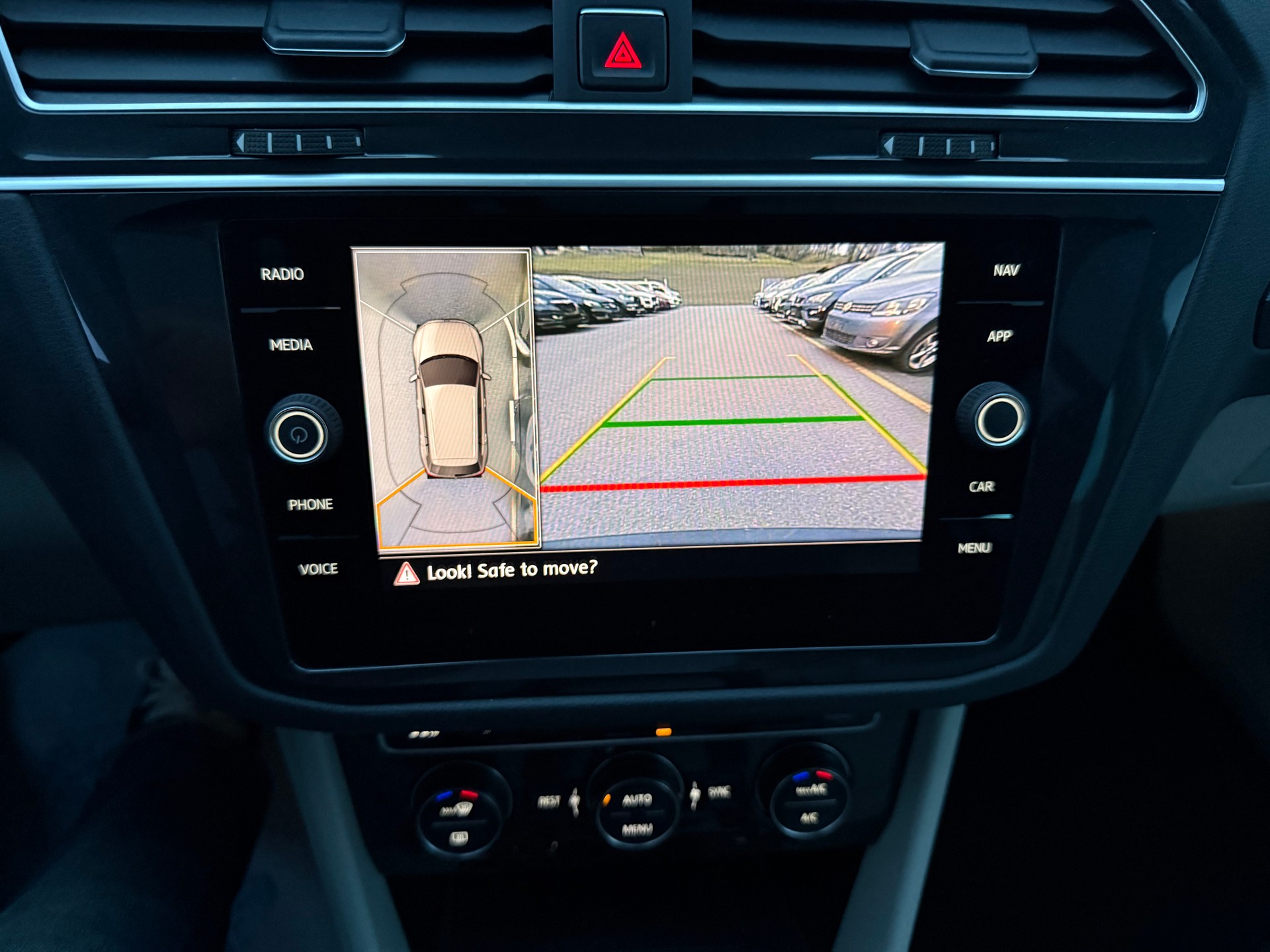 VW Tiguan 1.4TSI ACT R-line Sound 4Motion DSG-image-14
