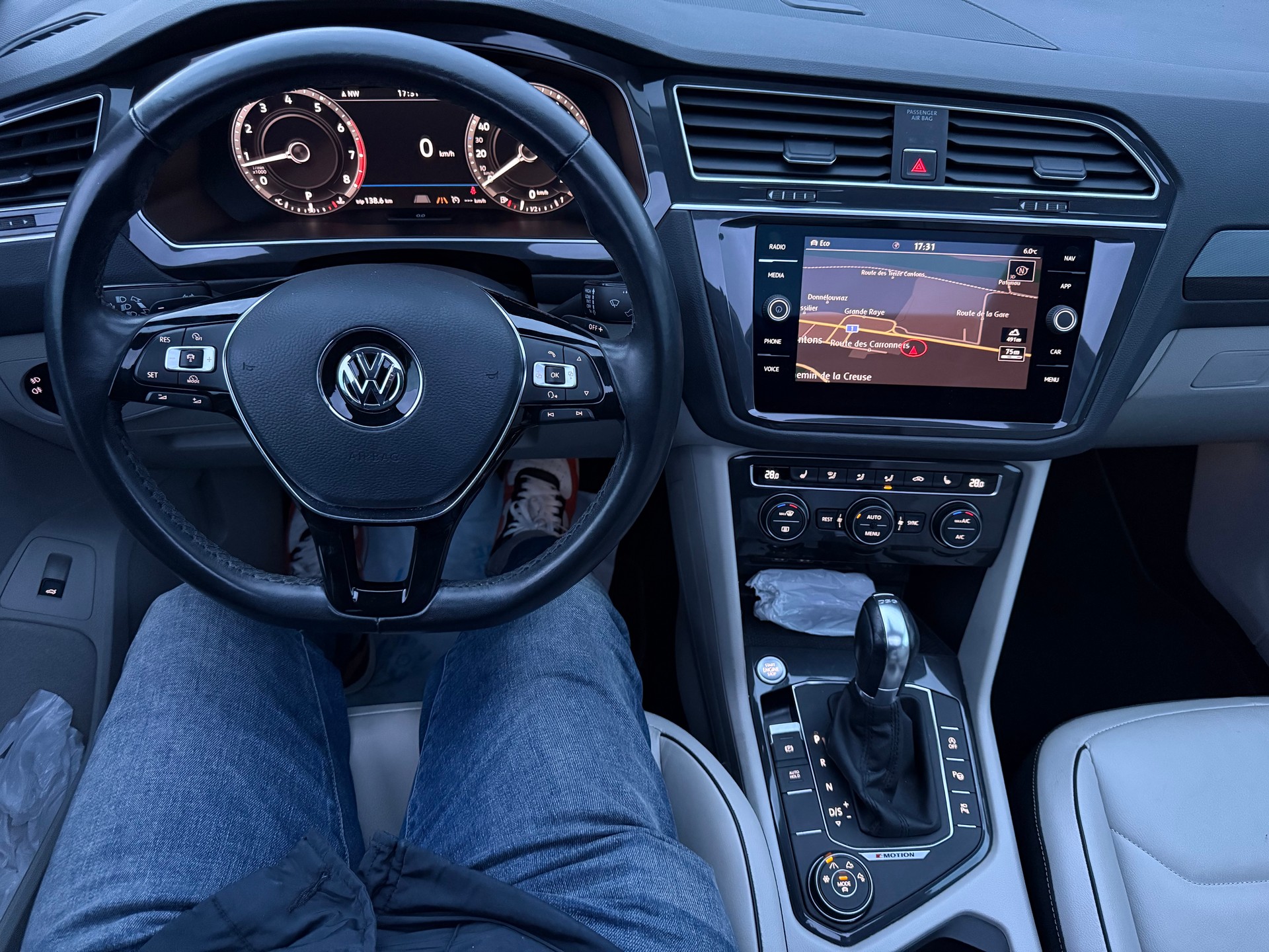 VW Tiguan 1.4TSI ACT R-line Sound 4Motion DSG-image-12