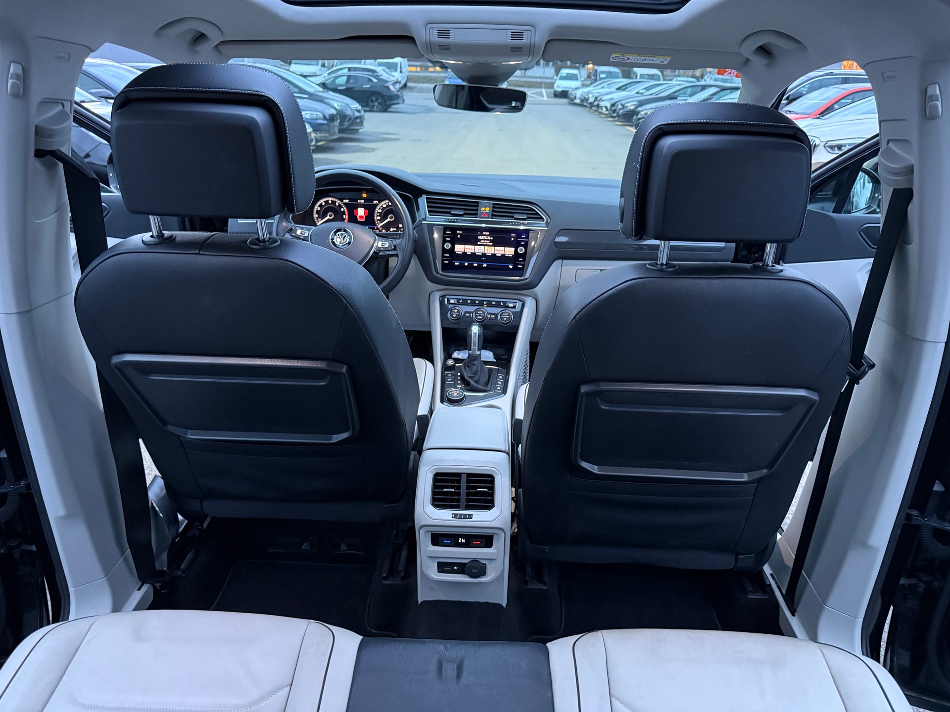 VW Tiguan 1.4TSI ACT R-line Sound 4Motion DSG-image-9