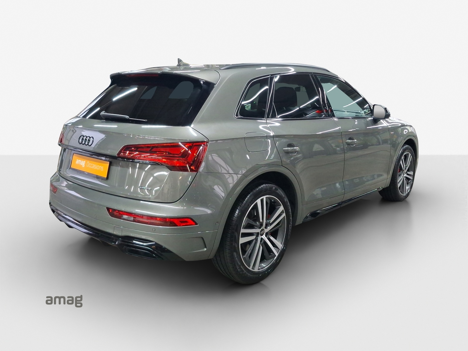 AUDI Q5 40 TDI Black Edition quattro S-tronic-image-4