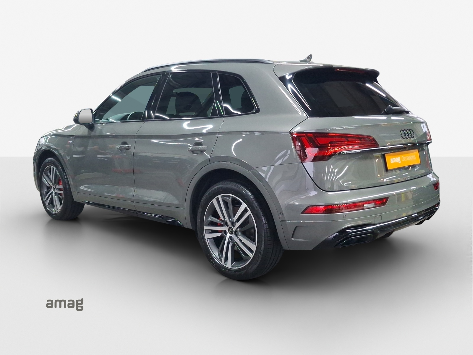 AUDI Q5 40 TDI Black Edition quattro S-tronic-image-2