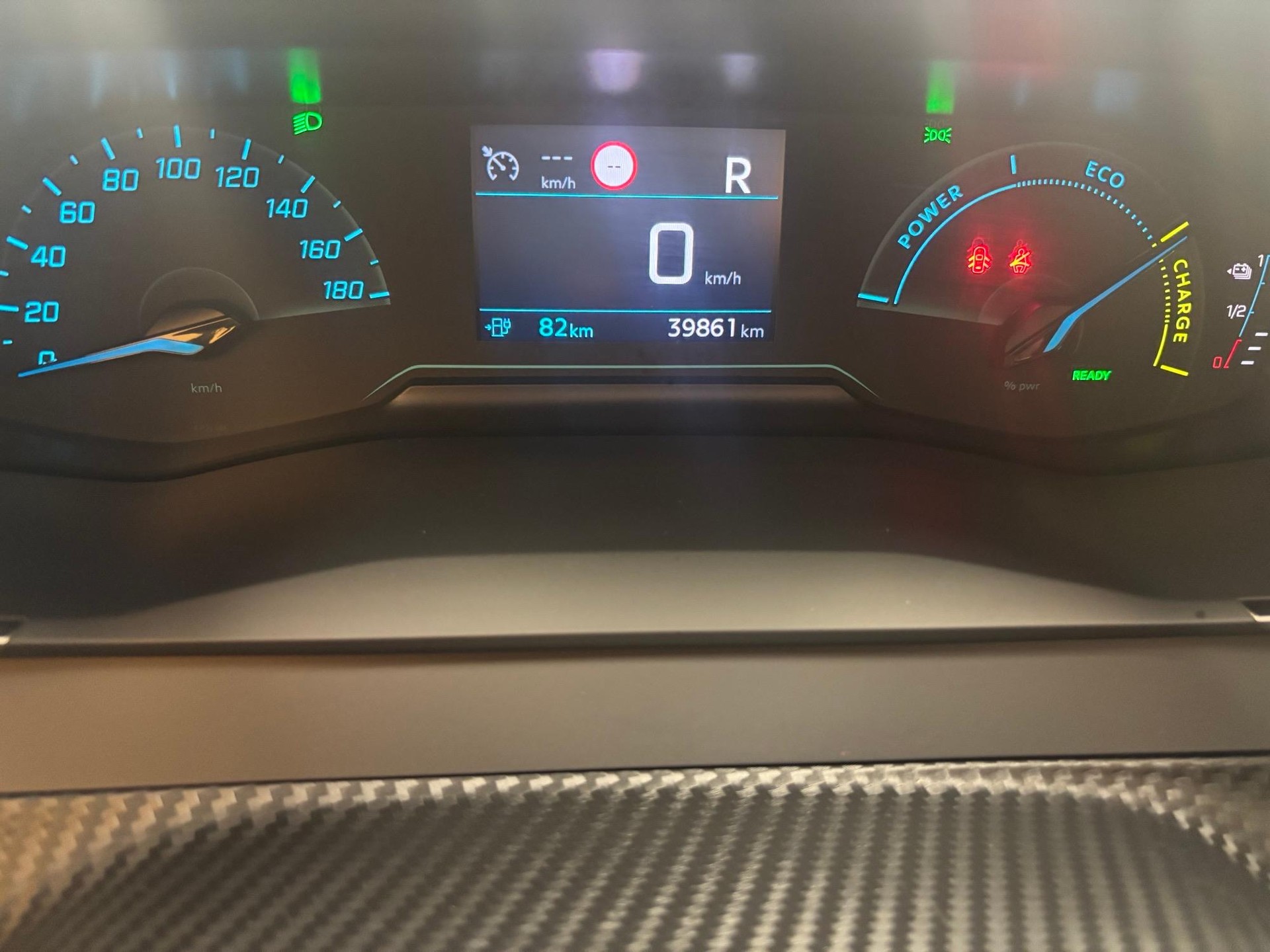 PEUGEOT 208 e-Style-image-12