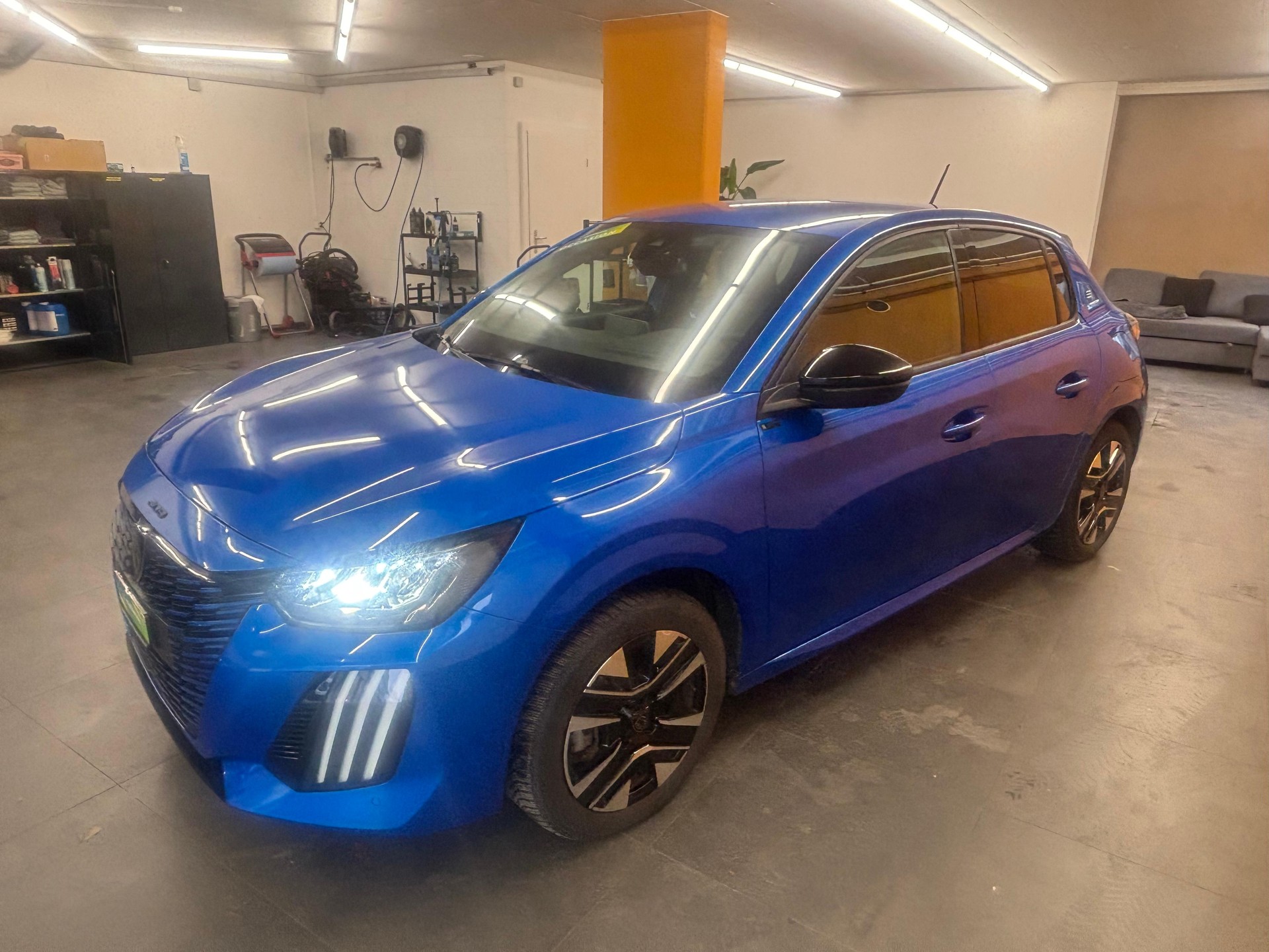 PEUGEOT 208 e-Style-image-3