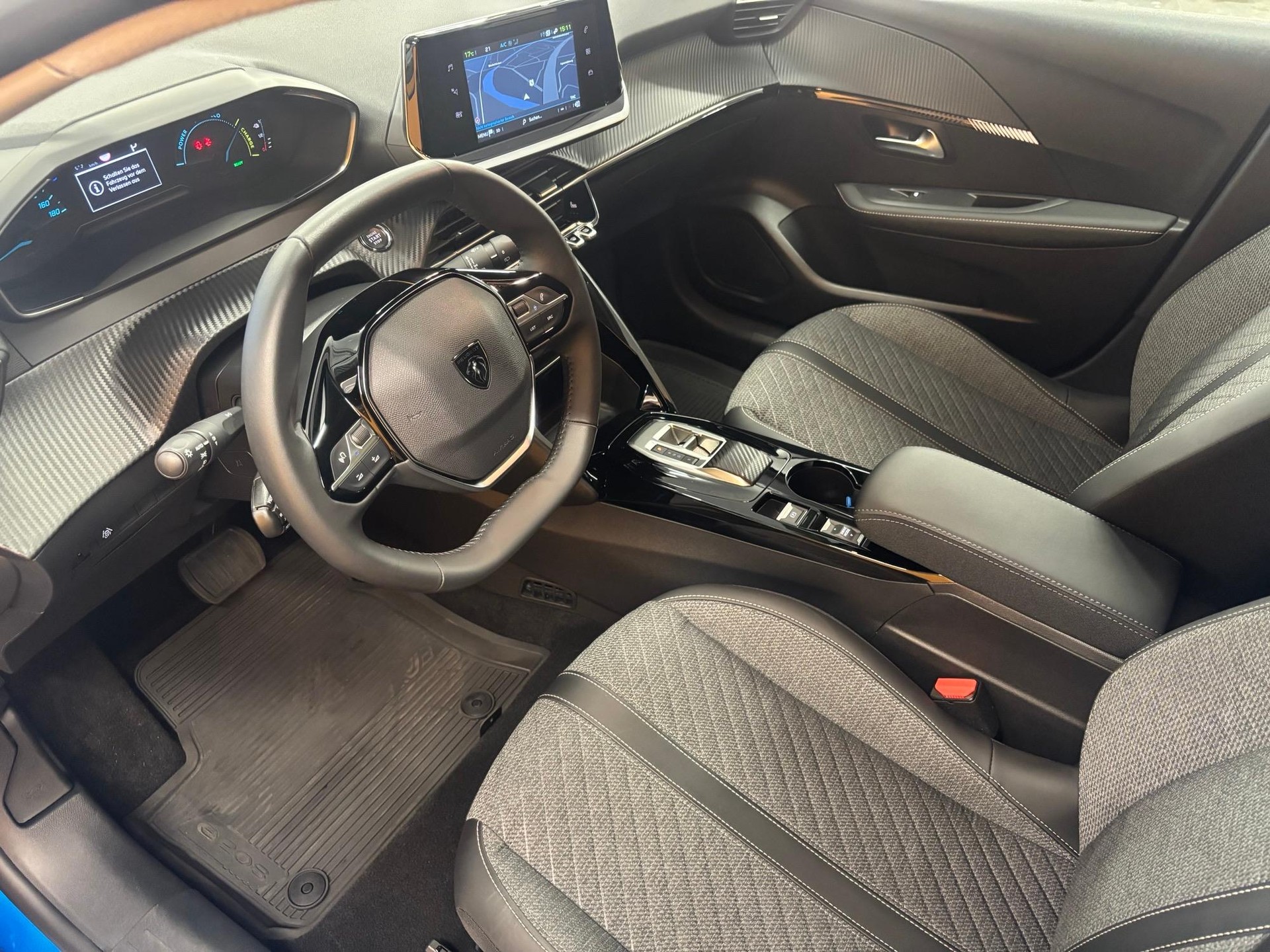 PEUGEOT 208 e-Style-image-10