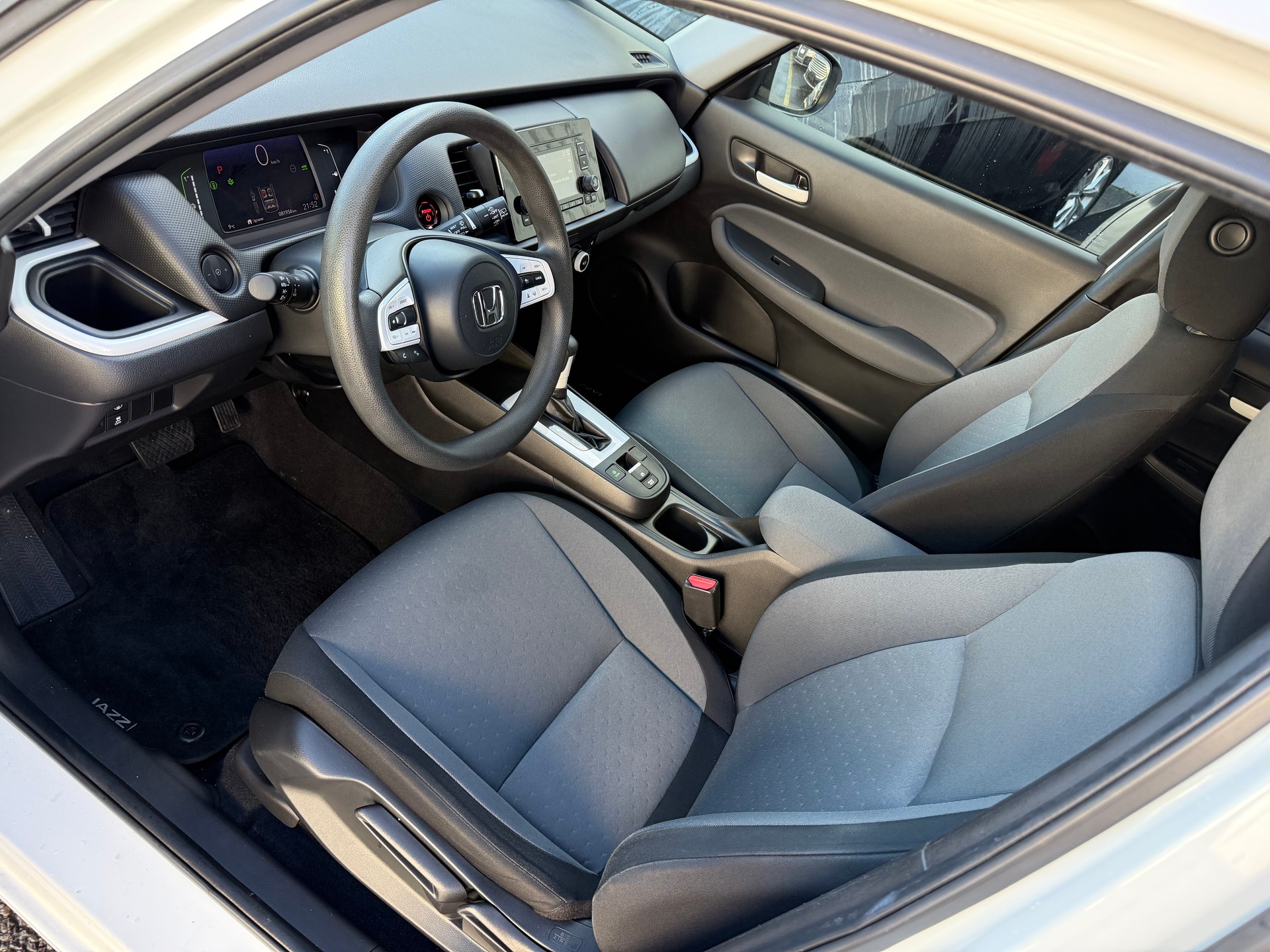 HONDA Jazz 1.5i-MMD Comfort E-CVT-image-6