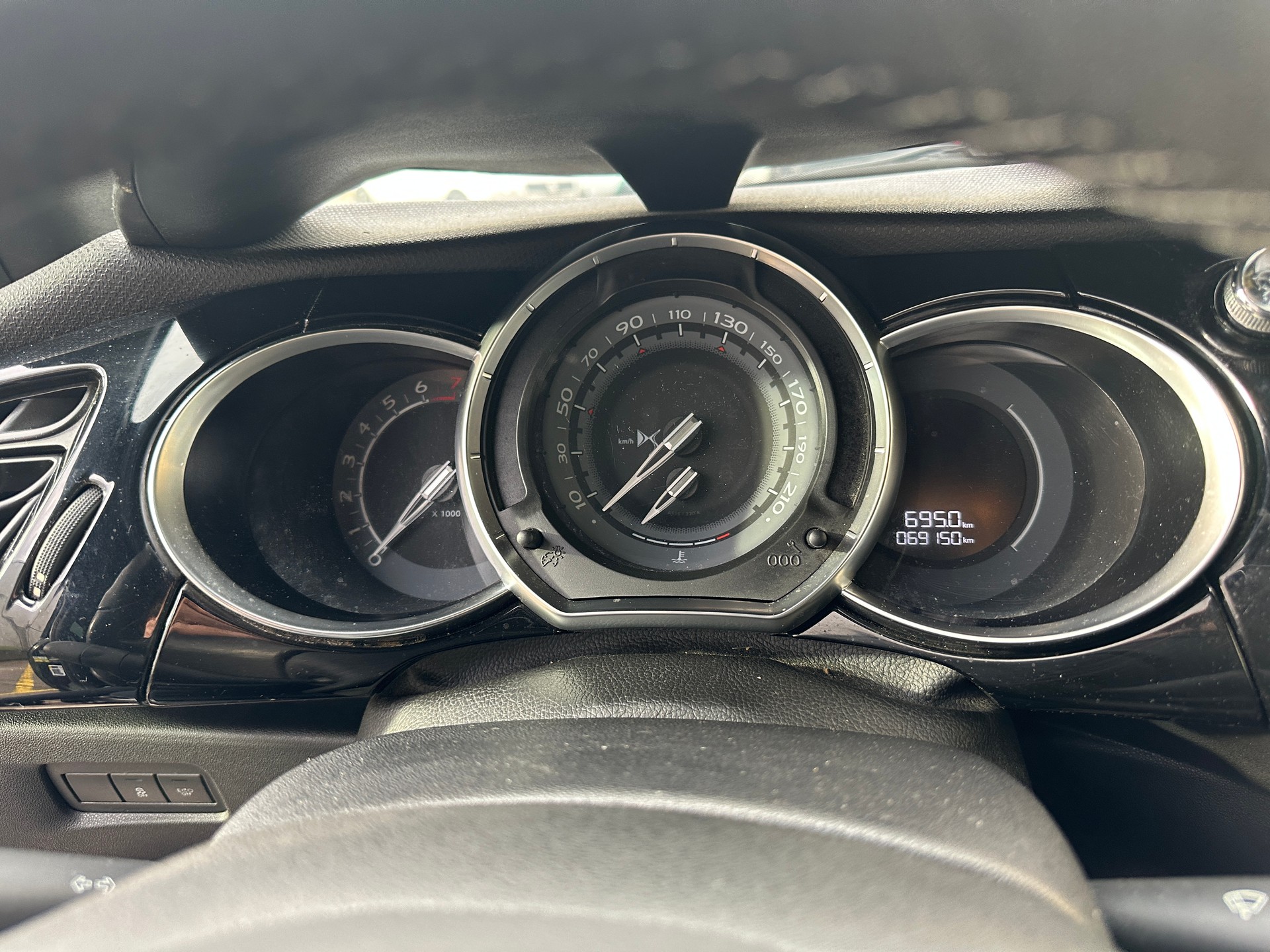 DS AUTOMOBILES DS3 1.2 Pure Tech SO Chic-image-10