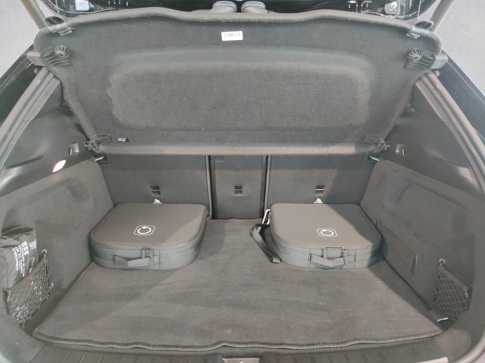 MERCEDES-BENZ EQA 350 AMG Line 4Matic Swiss Star-image-8