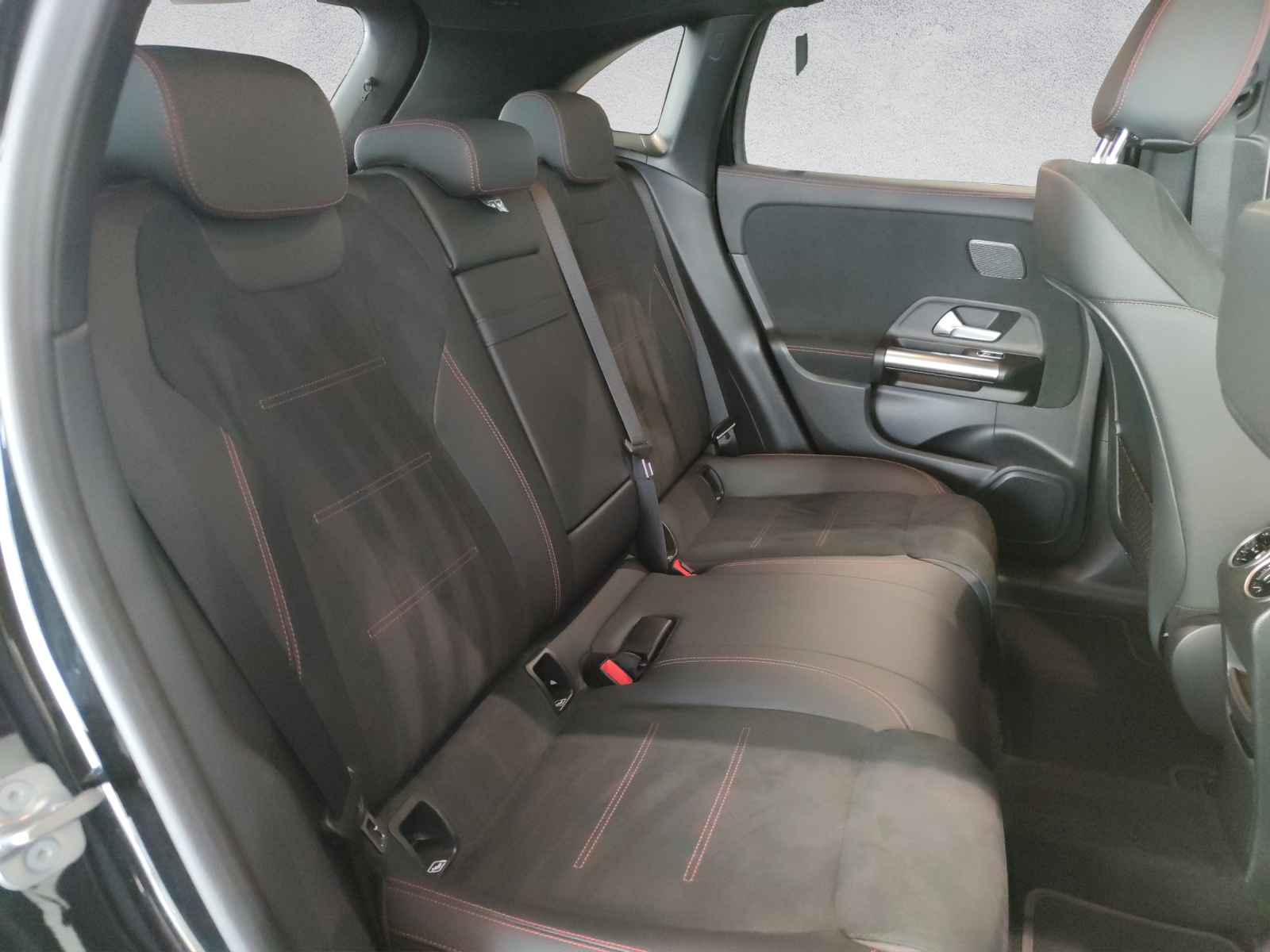 MERCEDES-BENZ EQA 350 AMG Line 4Matic Swiss Star-image-13