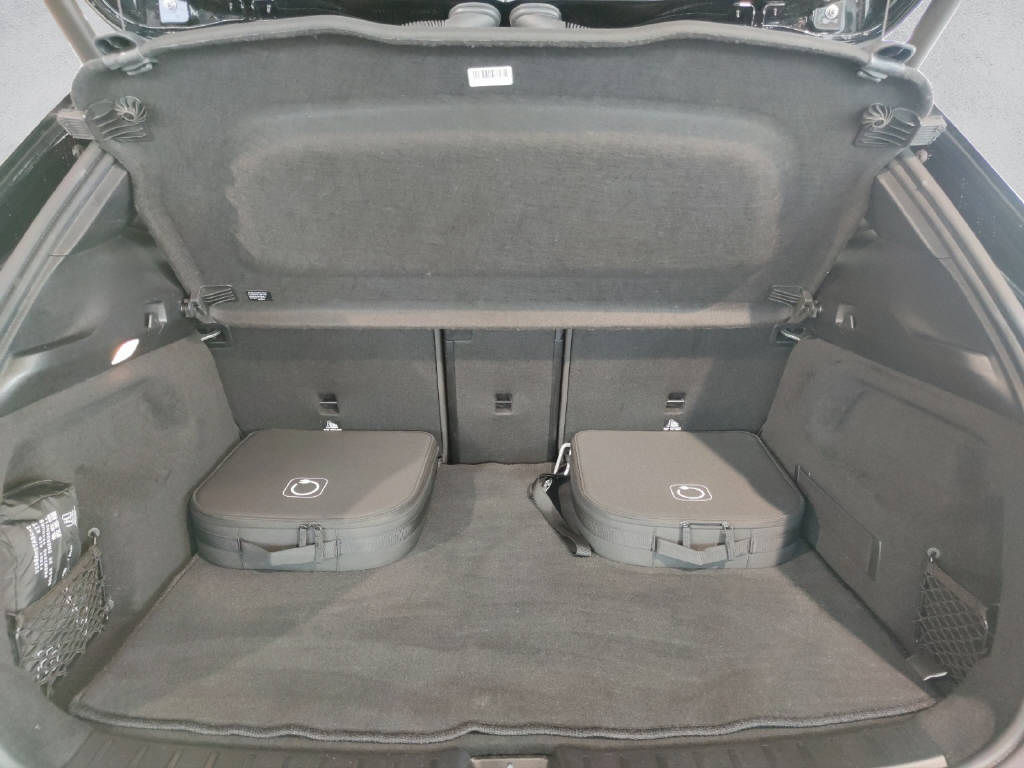 MERCEDES-BENZ EQA 350 AMG Line 4Matic Swiss Star-image-7