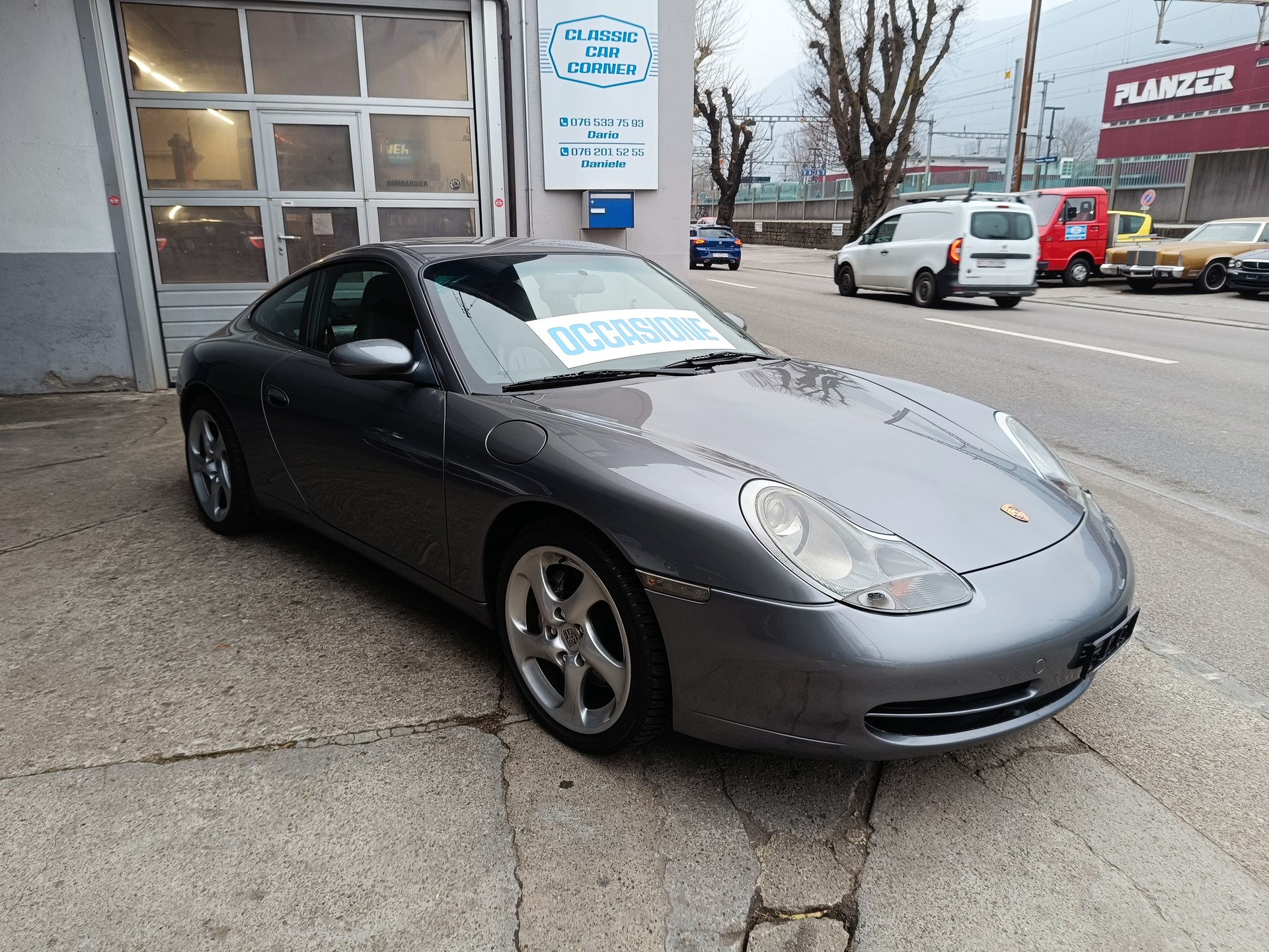 PORSCHE 911 Carrera 4-showroom-element-1