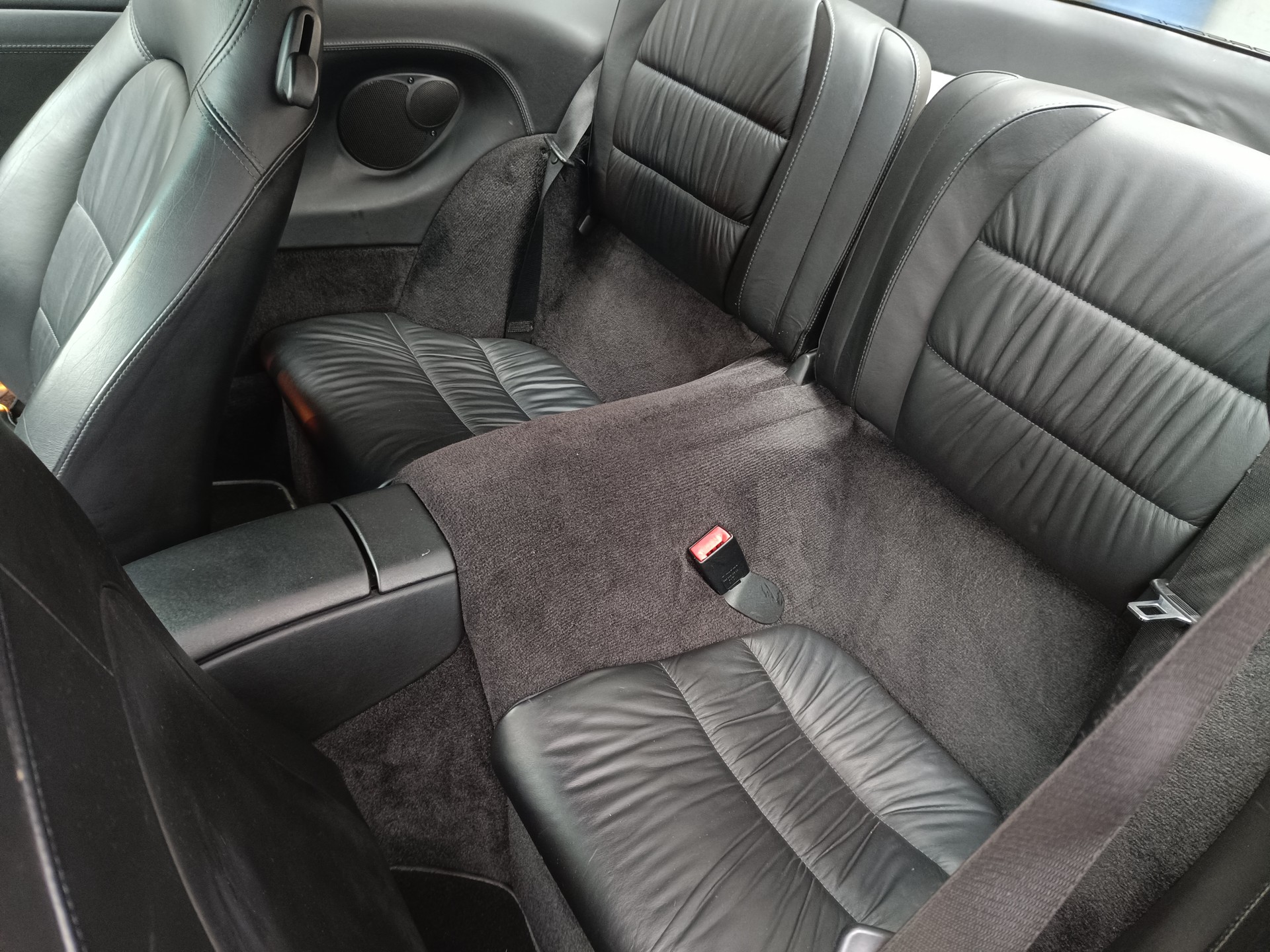 PORSCHE 911 Carrera 4-image-8