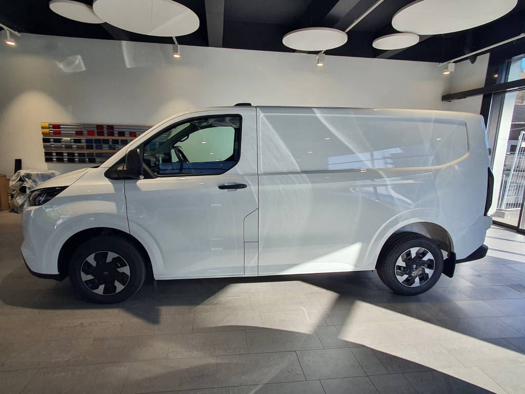 FORD Transit Custom Van 320 L1 2.5 Duratec 233 Trend PHEV-image-7